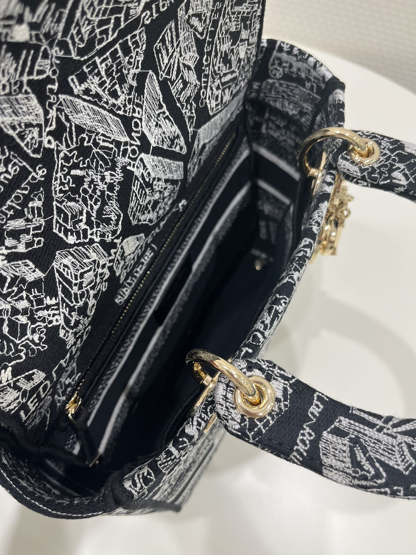 Medium Lady D-Lite Bag Black For Women 9.5in/ 24cm M0565OOMP_M9931:1High-quality replica