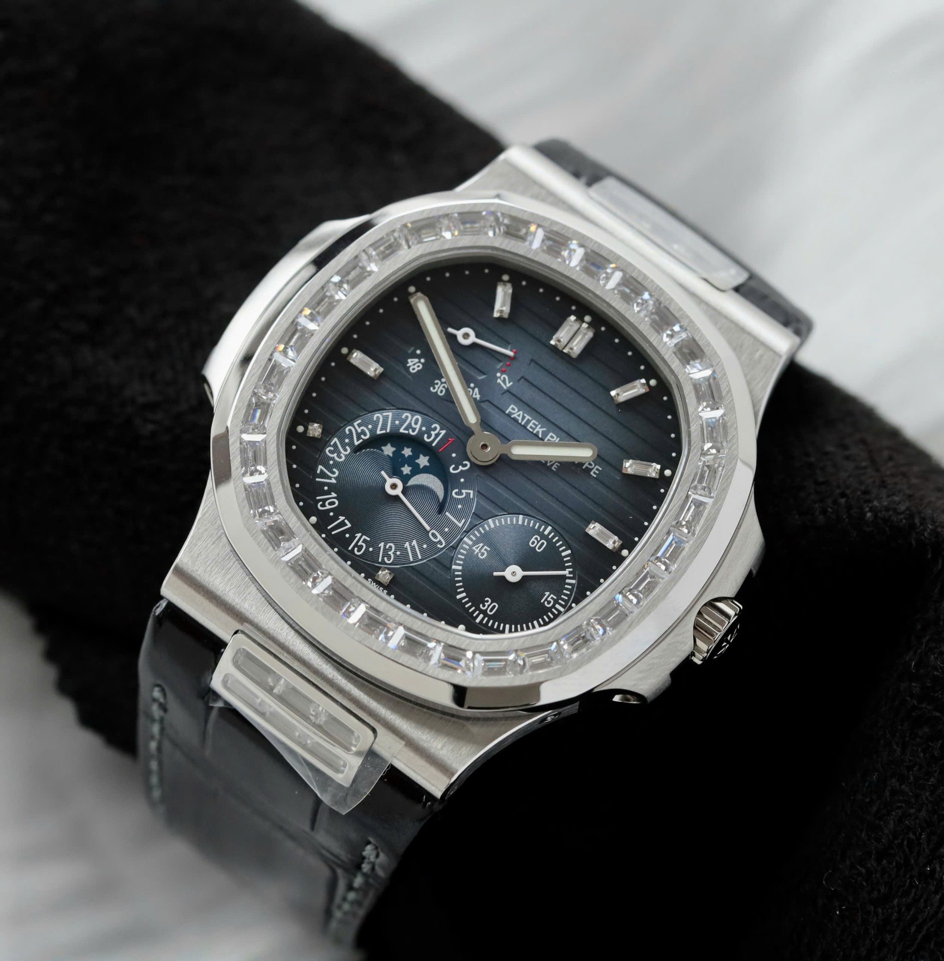 Patek Philippe Nautilus 5724R Replica Watches Blue Dial Full Function PPF FActory 40mm - Elite Watch Atelier