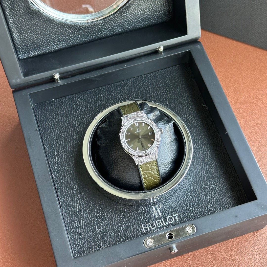 Hublot Replica 1:1 Watch Classic Fusion With Full Diamonds Women s Green 33mm - Top club