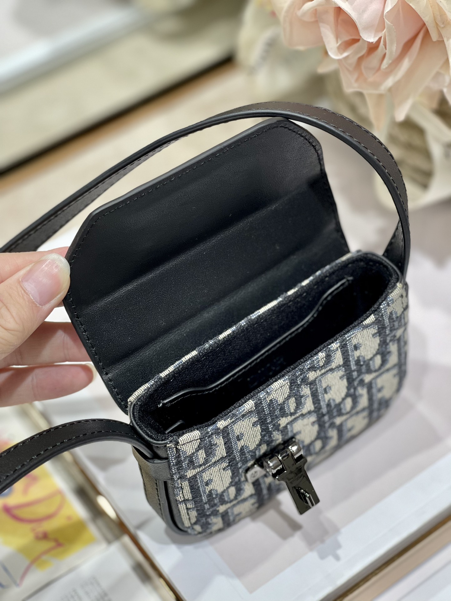 Lock Messenger Pouch Black/Beige For Women 4.5in/11cm1:1High-quality replica