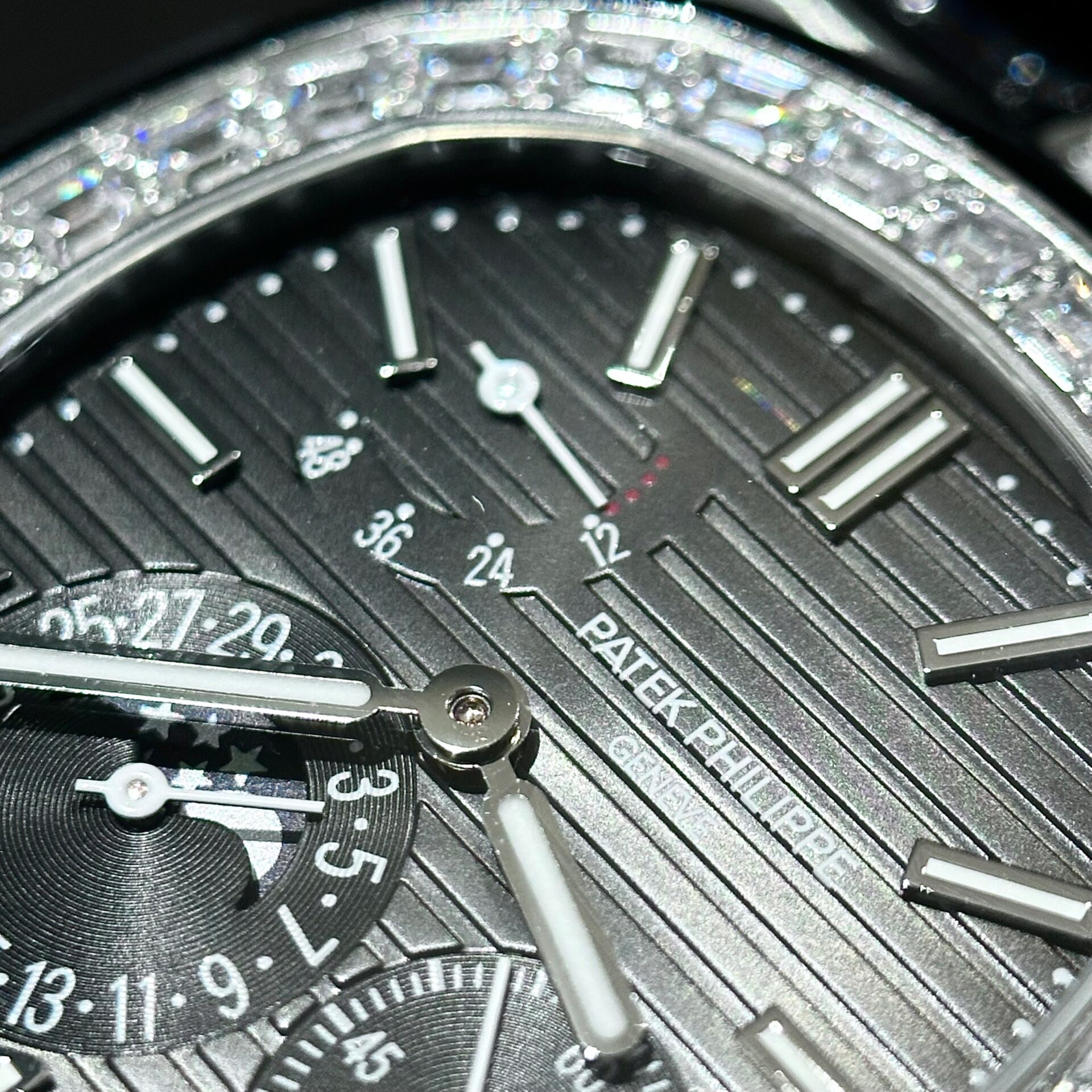 Patek Philippe Nautilus 5724G Replica Watch Gray Dial GRF 40mm - Top club
