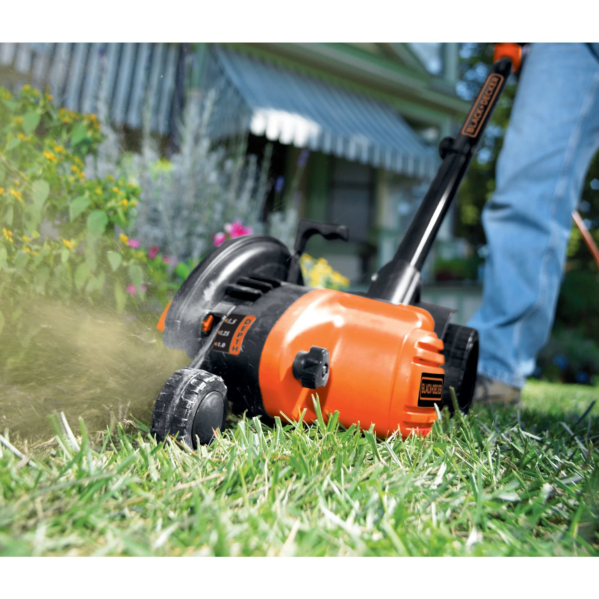 BLACK+DECKER 12 Amp 2-in-1 Landscape Edger and Trencher, (LE750) - Image 3