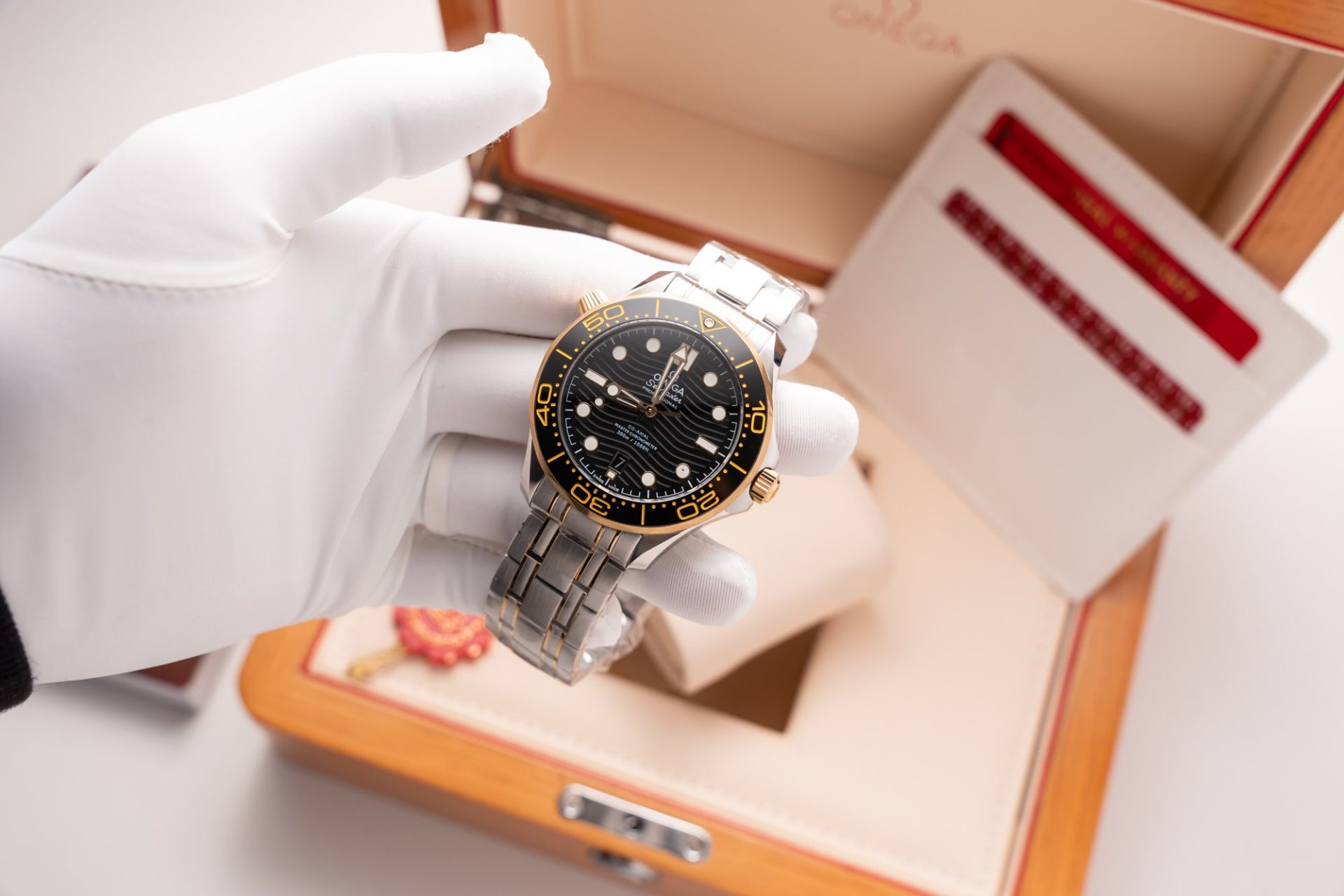 Omega Replica Watch Seamaster Demi Gold Black Dial VS Factory Demi Gold 42mm - Top club