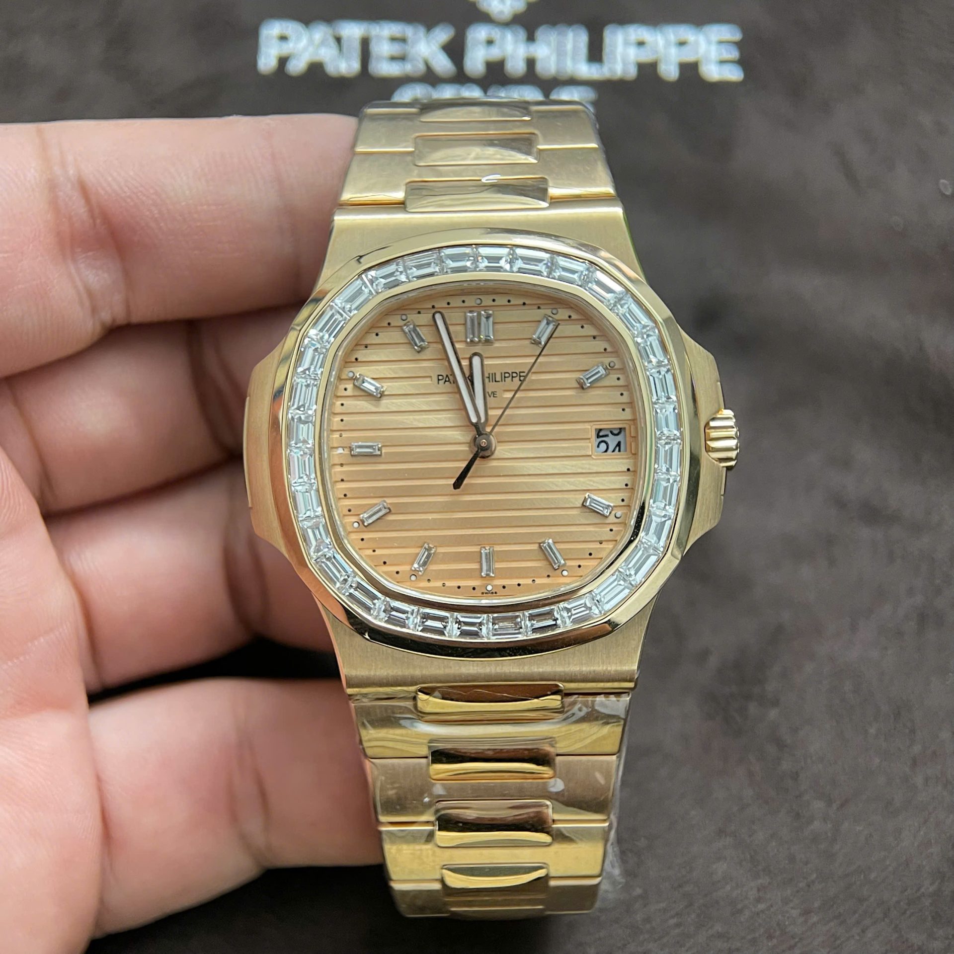 Patek Philippe Nautilus 5723 Replica Watches Custom Solid Rose Gold 18K And Diamonds Natural 40mm - Elite Watch Atelier