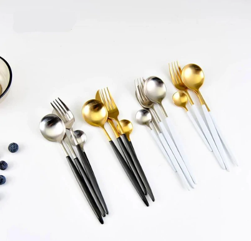 24-delige Gouden Bestekset van Roestvrij Staal – Luxe en Duurzaam met Hoogglans Afwerking