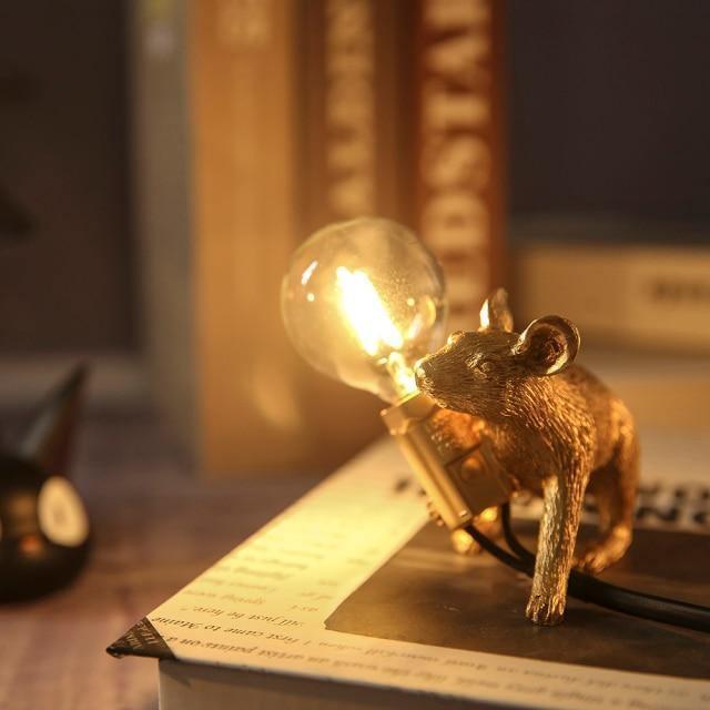 Elegante Tafellamp Goud en Wit – Uniek Ontwerp voor Woonkamer en Slaapkamer, Modern en Chic, LED-compatibel