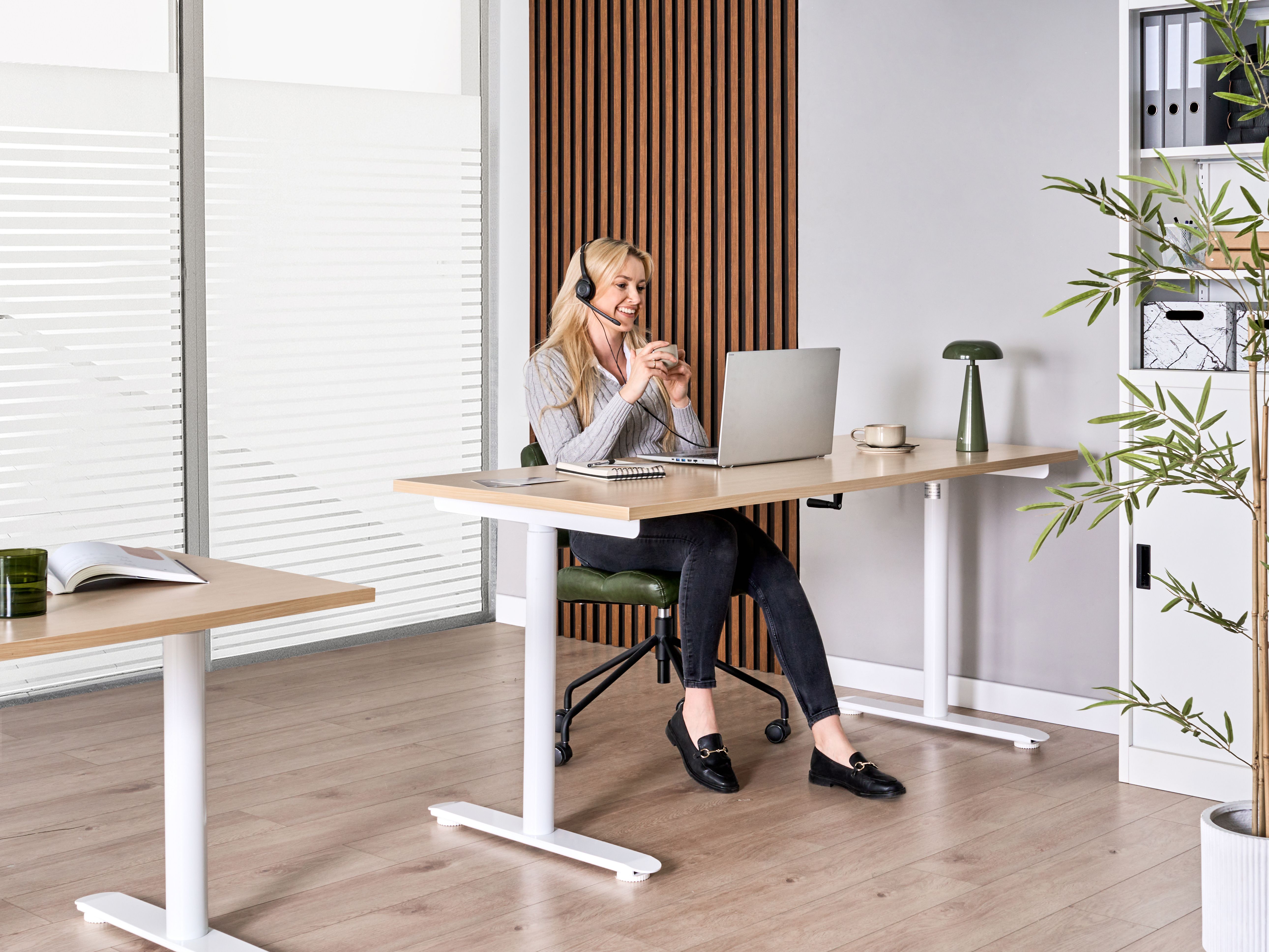 Manual Adjustable Standing Desk DESTINAS Light Brown/ White 160 cm 72 cm