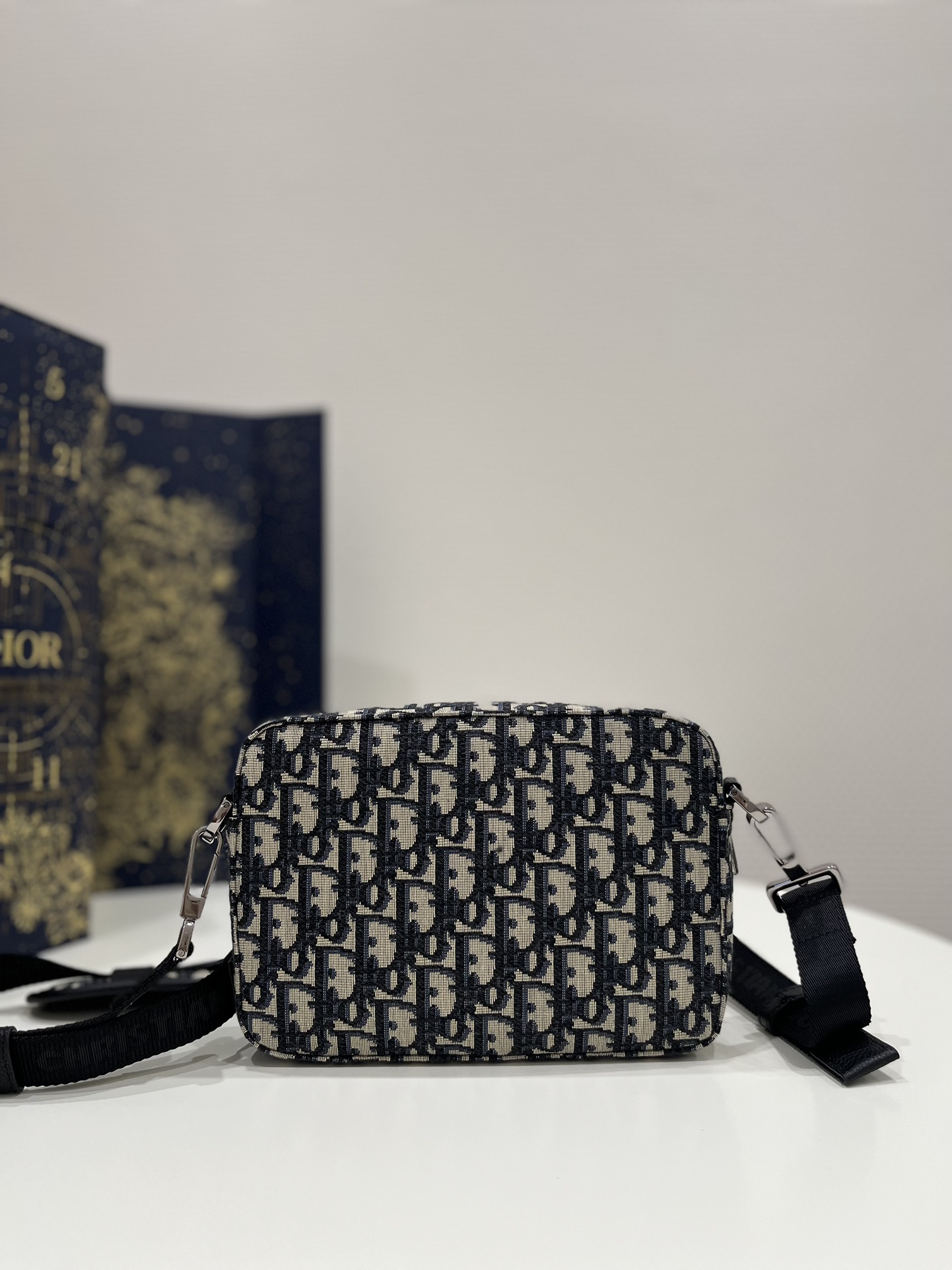 Safari Messenger Bag Black For Women 8.5in/22cm 1ESPO206YKY_H27E1:1High-quality replica