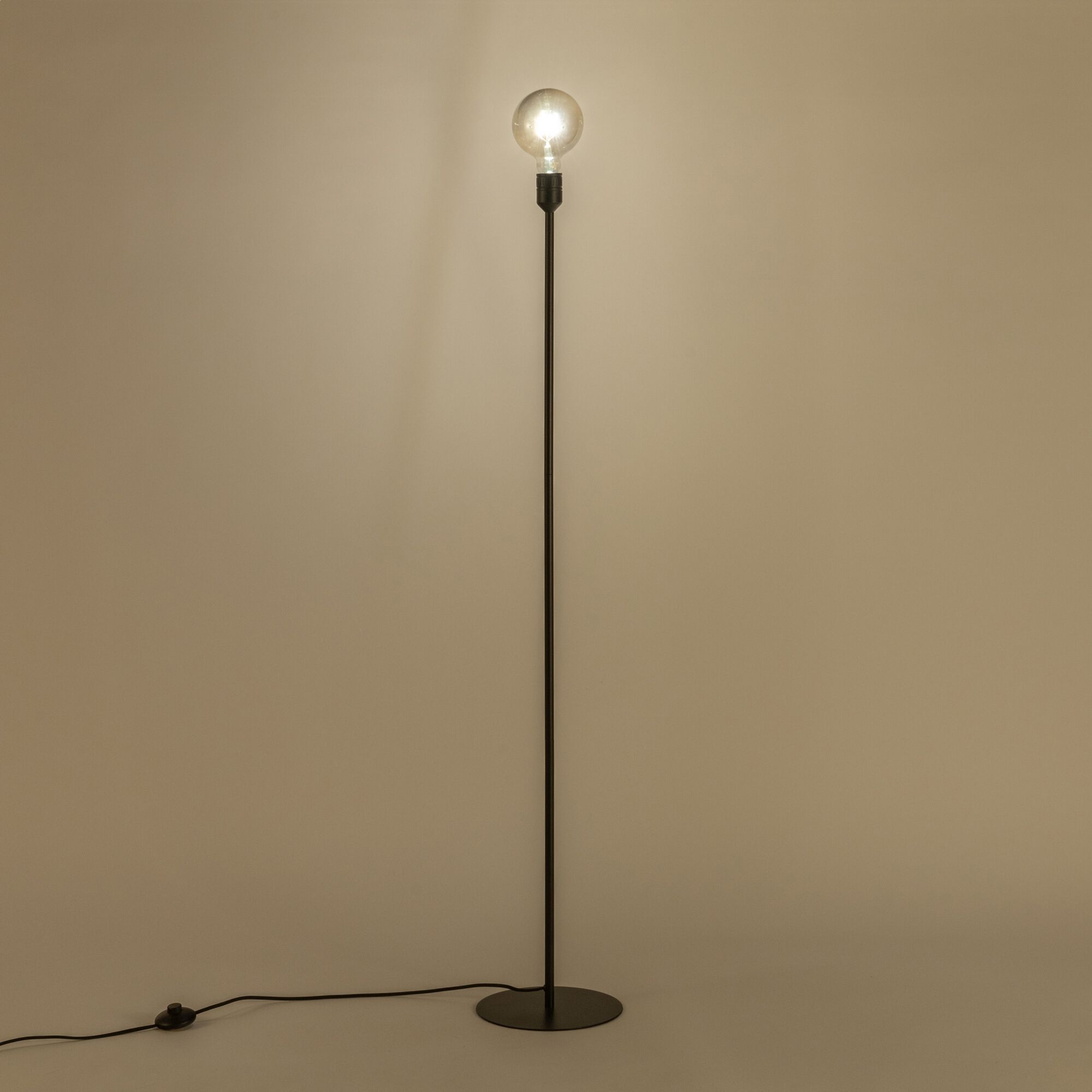 NANS - Pied de lampadaire en métal - noir H146cm