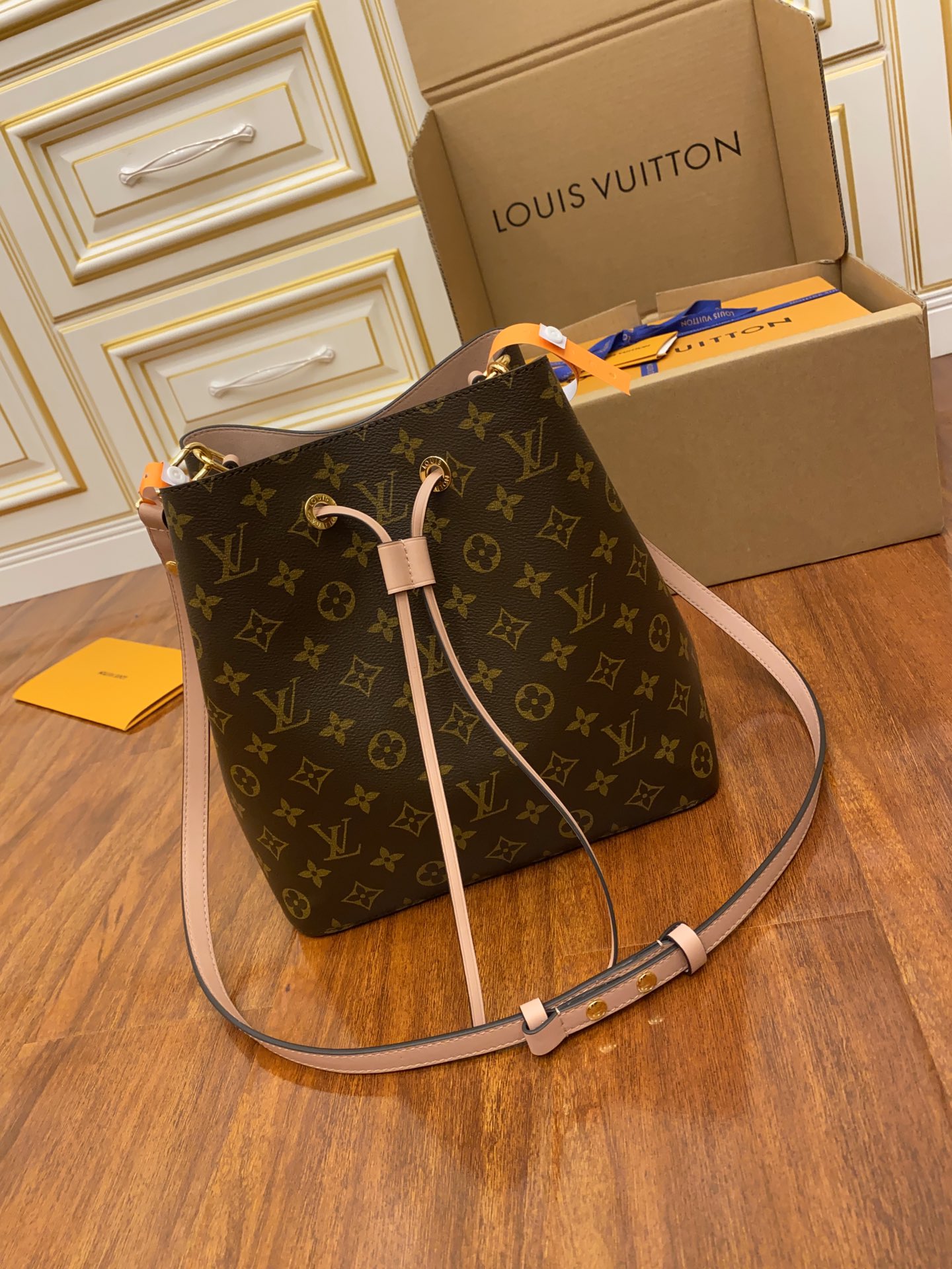 Louis Vuitton NeoNoe MM M440221:1High-quality replica