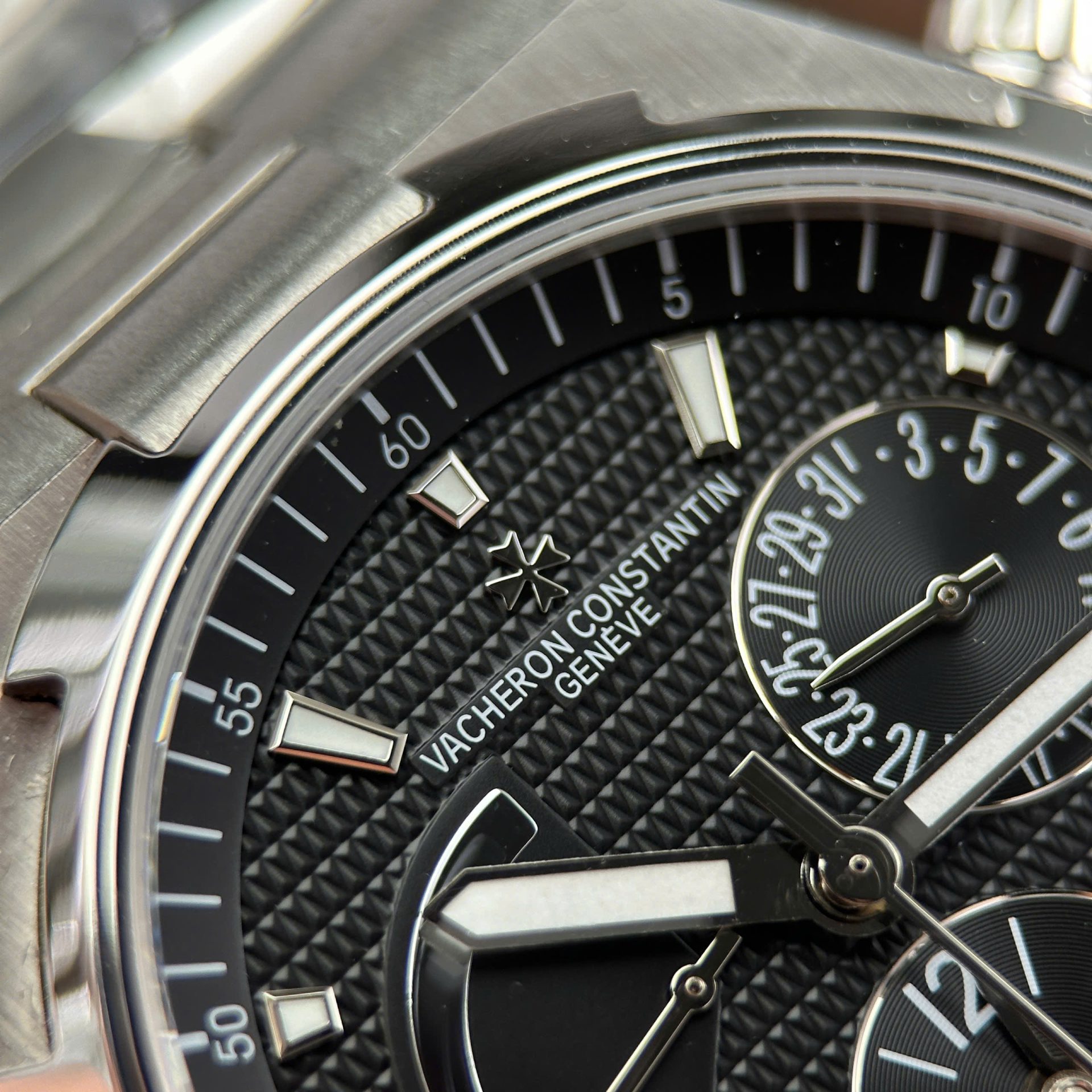 Vacheron Constantin Luxury Fake Watches Overseas Dual Time 47450 Black Dial Metal Wire 9F Factory 42mm - Top club