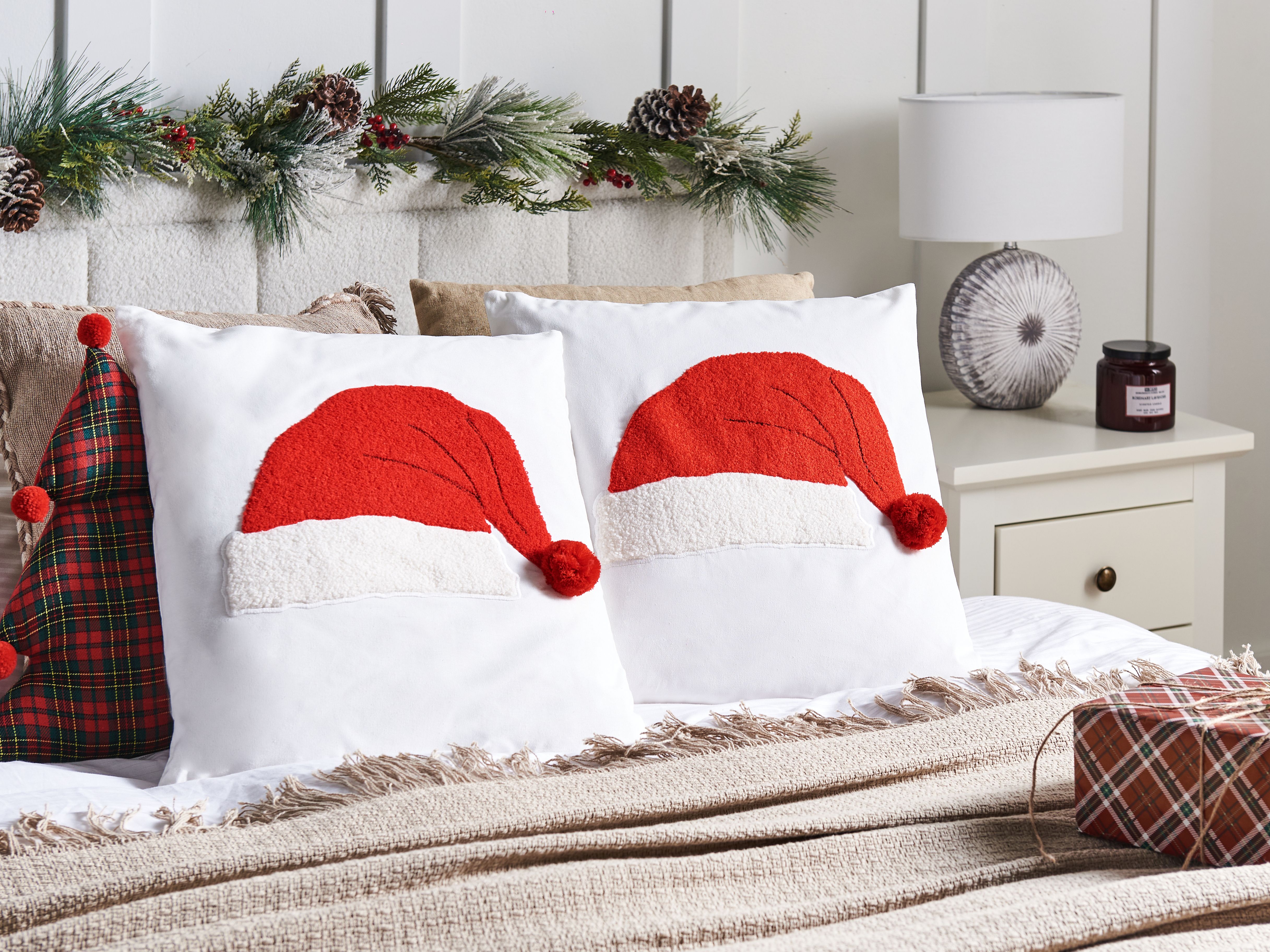 Set of 2 Decorative Cushions PRETZEL Cotton 45 x 45 cm White Christmas Motif