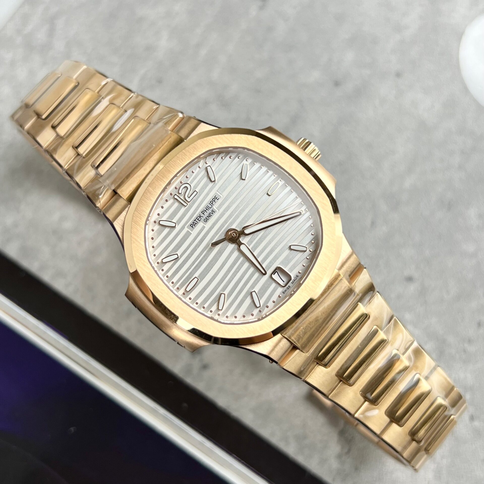 Patek Philippe Replica Watch Nautilus 7118 Rose Gold 3K Factory 35.2mm - Elite Watch Atelier