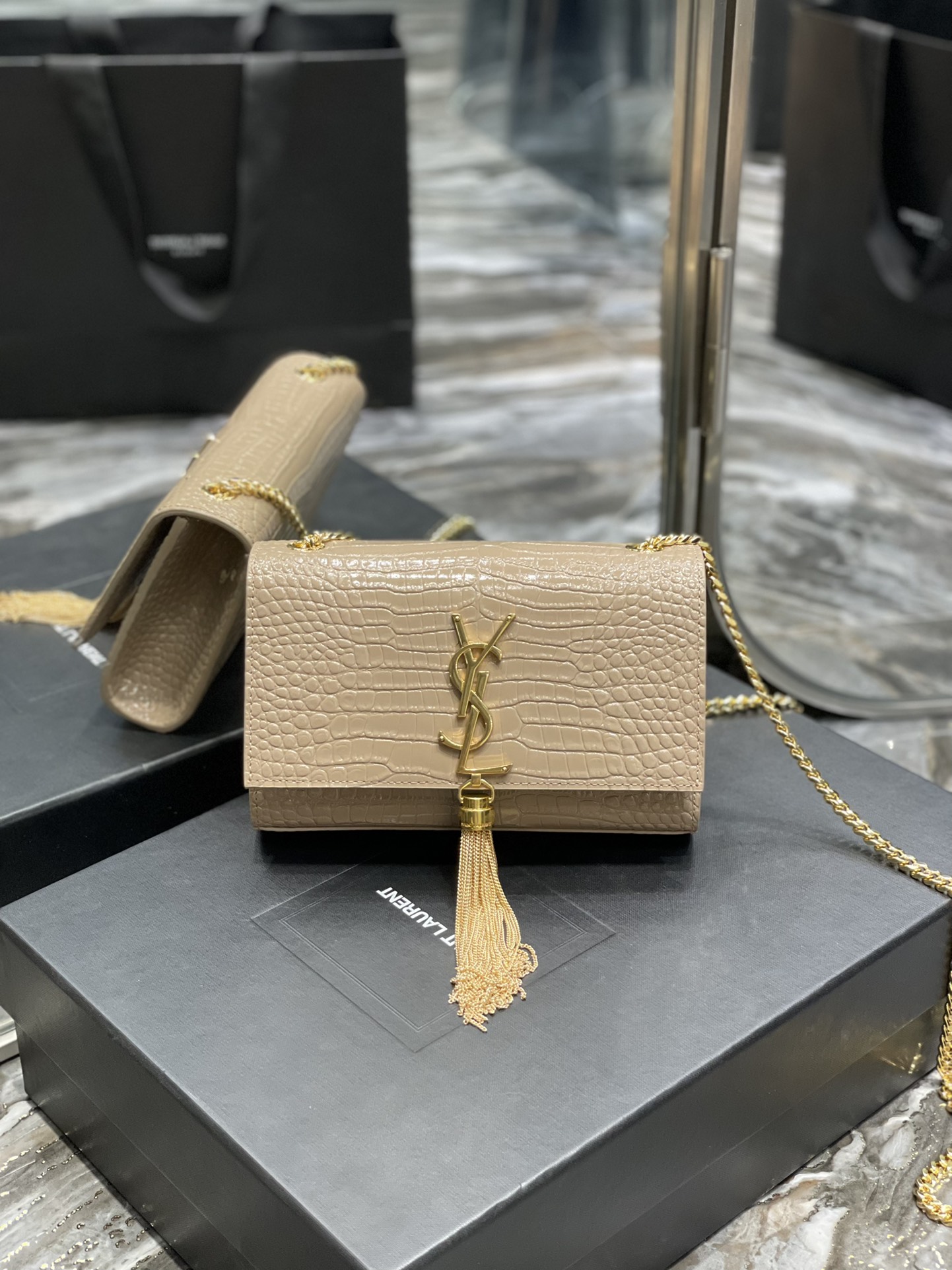 KATE SMALL CHAIN BAG IN GRAIN DE POUDRE EMBOSSED LEATHER
