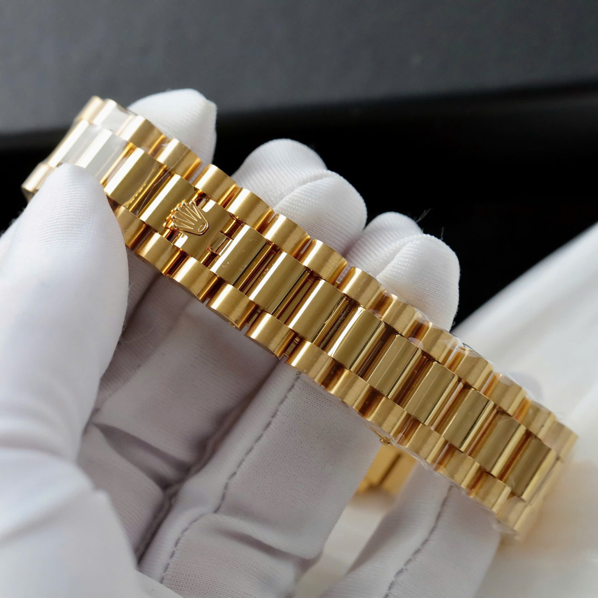 Rolex Day-Date Dial Green Replica Watch Gold Wrapped + Diamonds Moissanite Hong Kong 36mm - Elite Watch Atelier