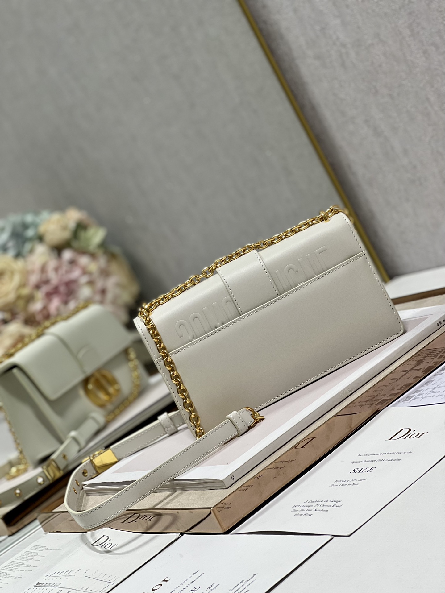 Dior Christian Dior 30 Montaigne East West Bag With Chain White For Women 8.5in/21.5cm M9334UHEL_M0301:1High-quality replica
