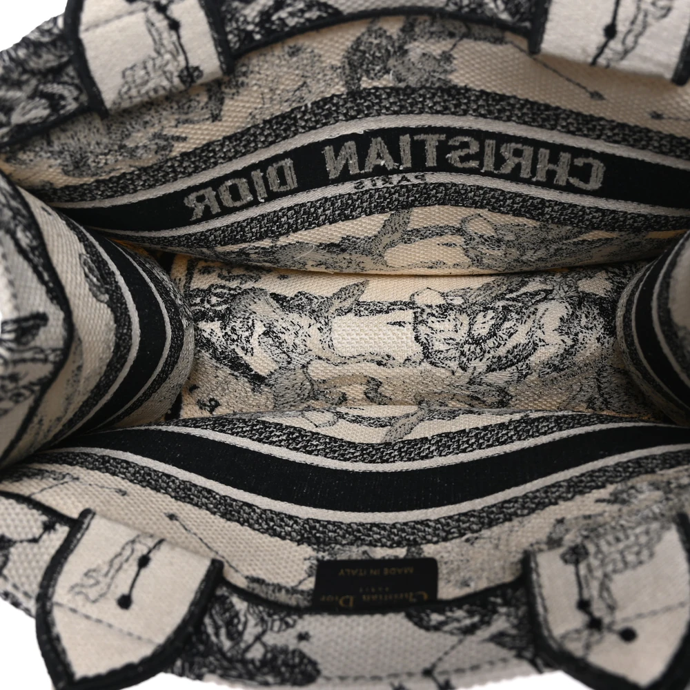 Superfake Dior Zodiac Tote – Your Perfect Handbag Upgrade1:1High-quality replica