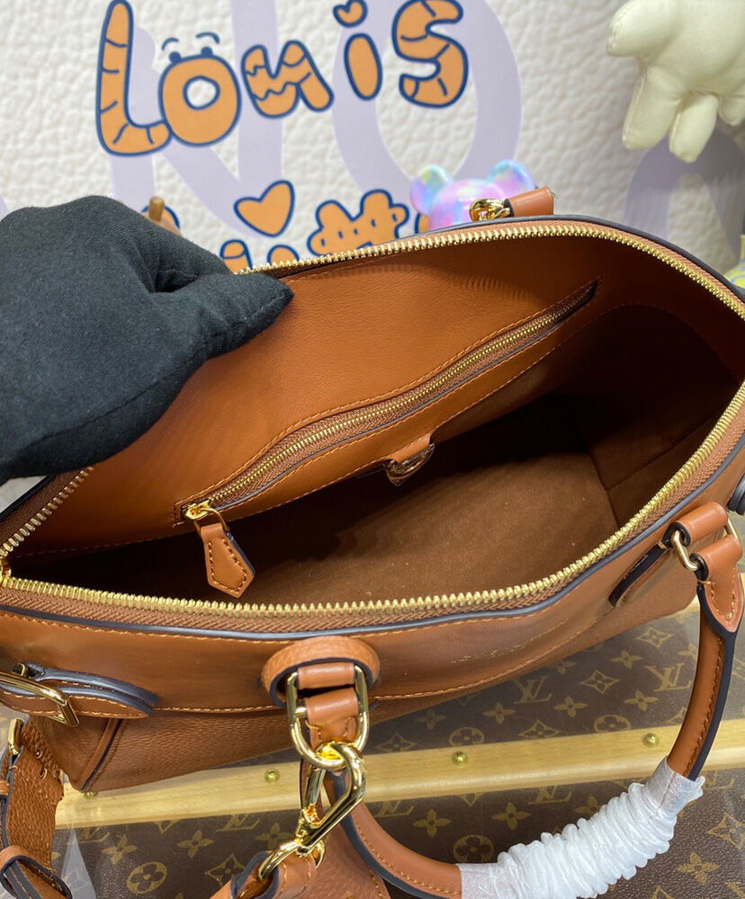 Louis Vuitton Lock It MM M22914 M229251:1High-quality replica