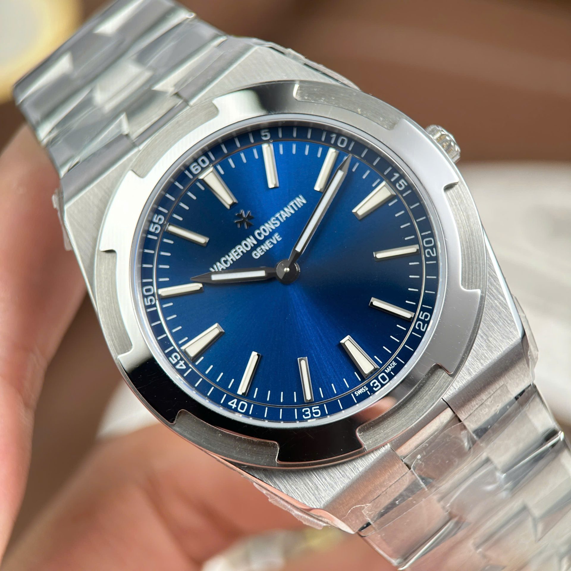 Vacheron Constantin Overseas Ultra-Thin 2000V Luxury Fake Watches Blue Dial Metal Wire 8F Factory 40mm - Top club