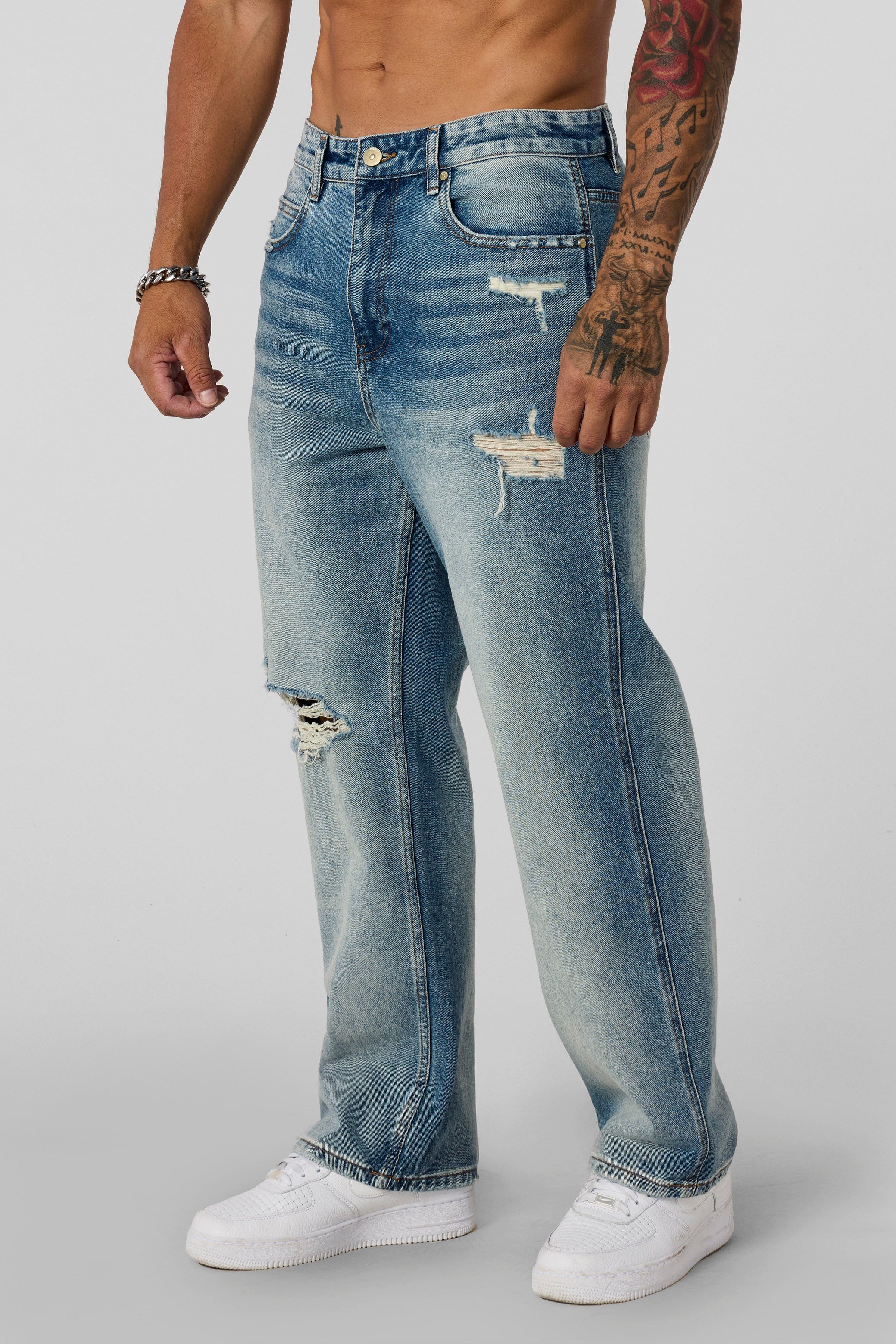 6025 - Straight Fit Ripped Jeans