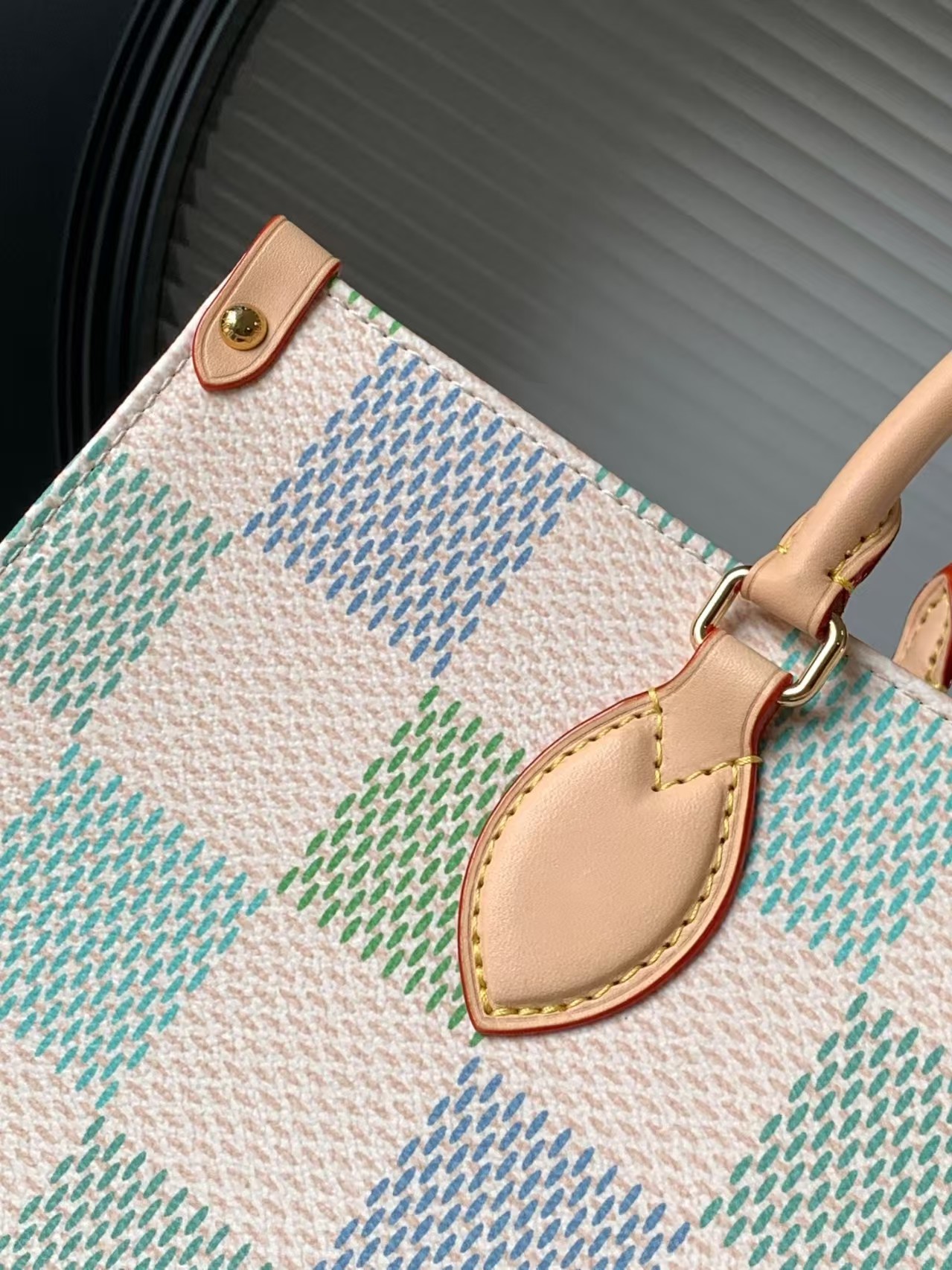 Louis Vuitton OnTheGo MM Bag1:1High-quality replica