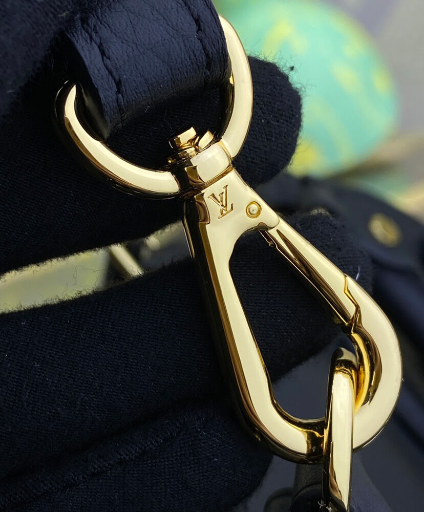 Louis Vuitton Lock It MM M22914 M229251:1High-quality replica