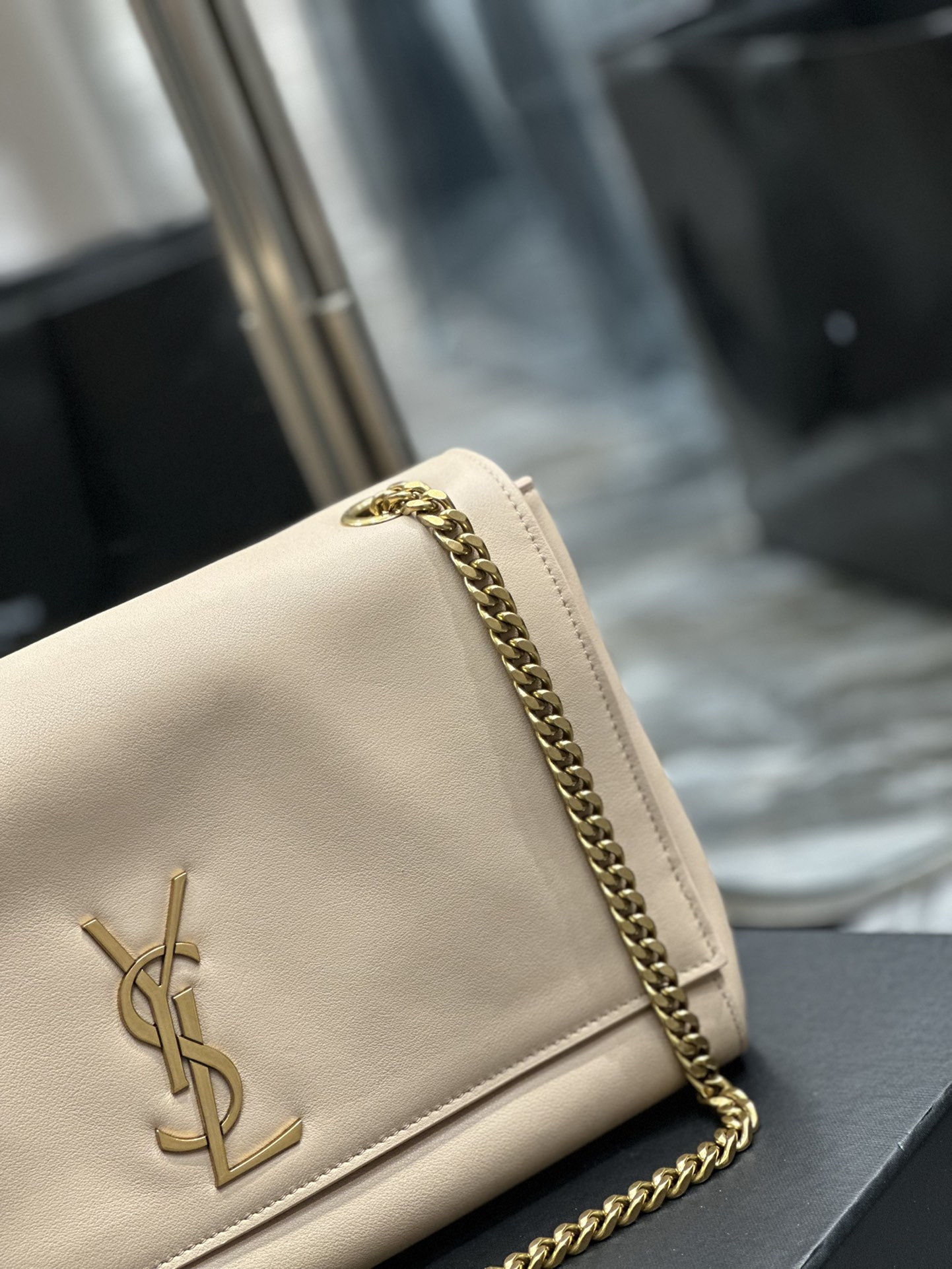 KATE MEDIUM REVERSIBLE CHAIN BAG IN SUEDE AND SMOOTH LEATHER1:1High-quality replica