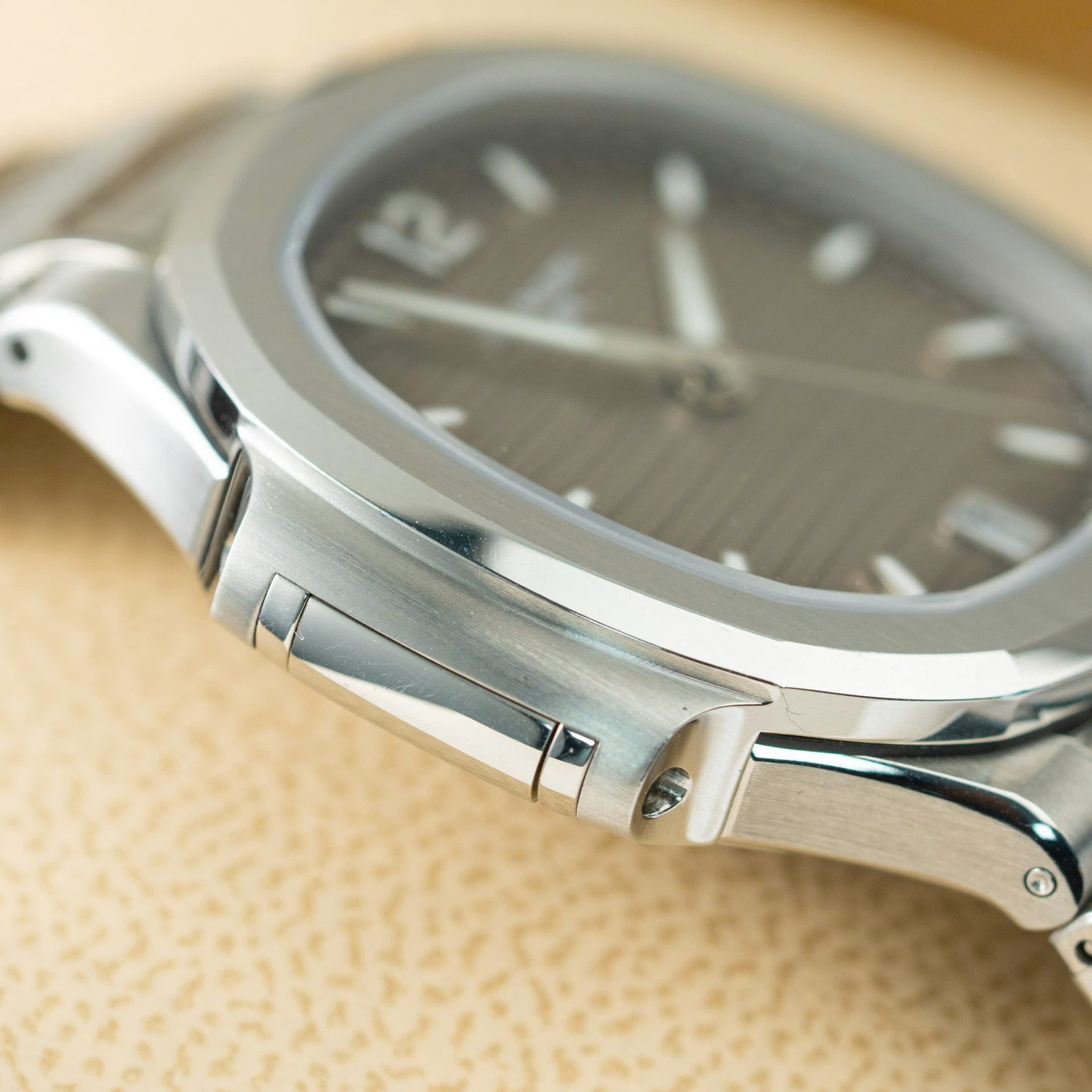 Patek Philippe Nautilus 7118 Replica Watch Grey Dial 3K Factory 35.2mm - Top club