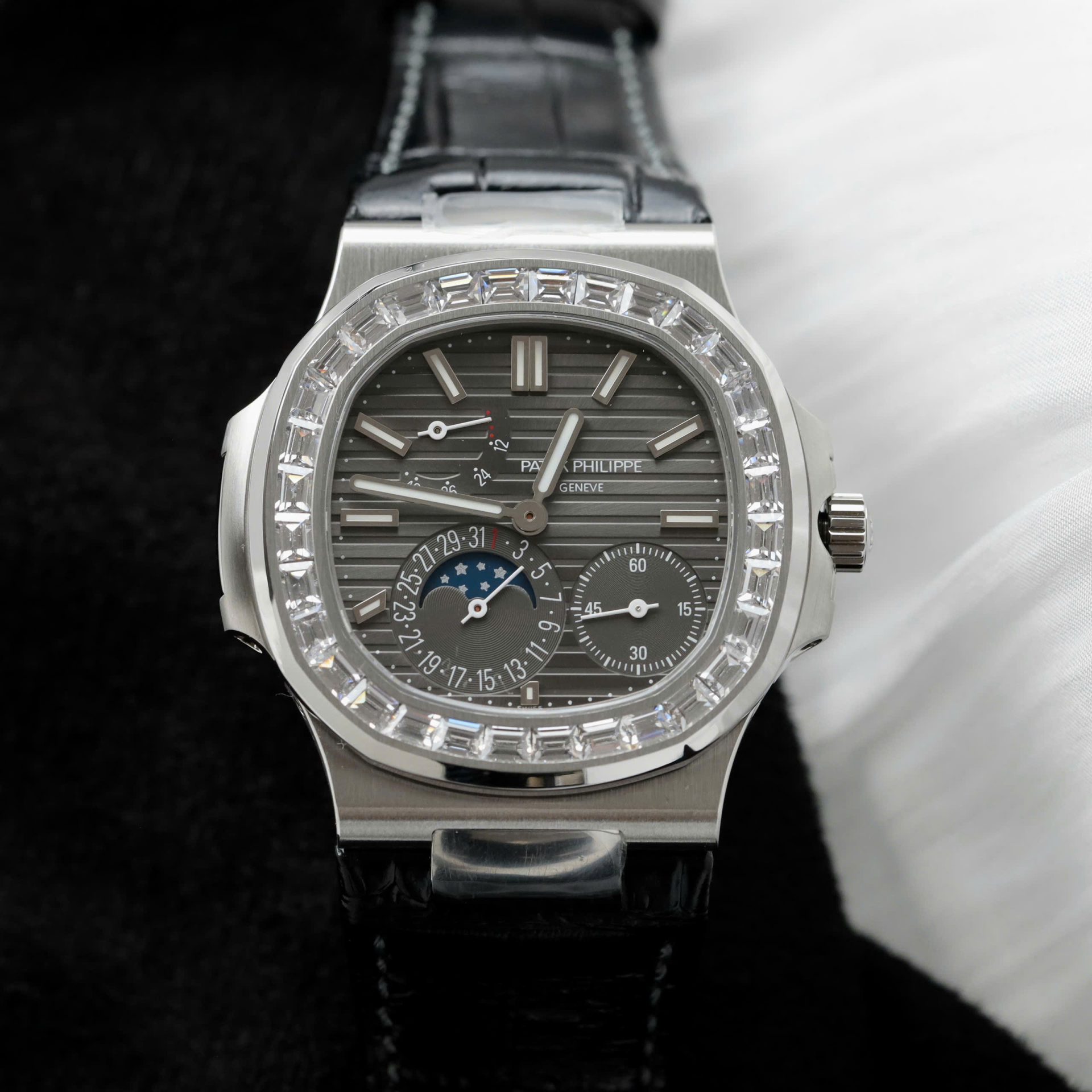 Patek Philippe Nautilus 5724R Replica Watches Gray Dial Full Function PPF FActory 40mm - Elite Watch Atelier