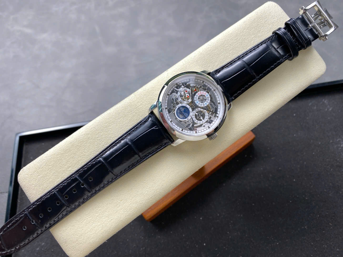 Vacheron Constantin Traditionnelle 43175 Replica Watch Mens Leather Strap 41mm - Top club