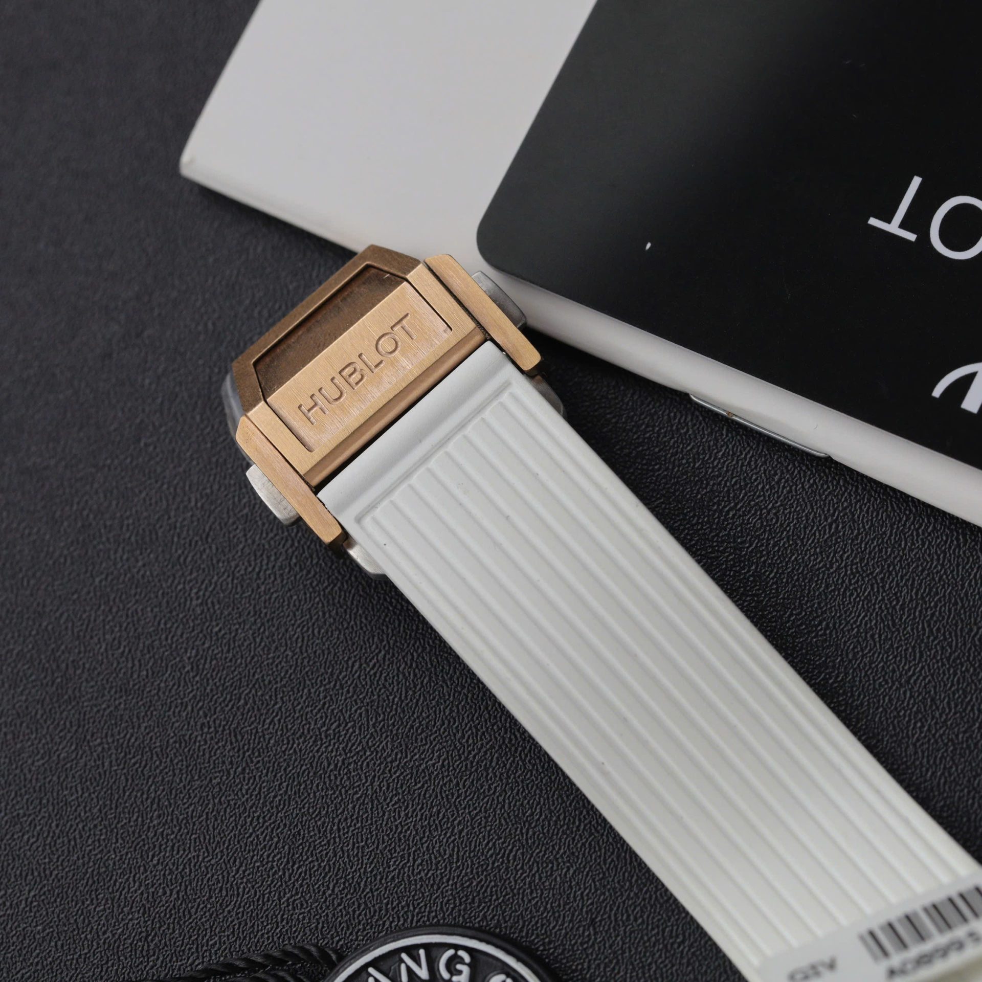 Hublot Big Bang One Click King Gold Custom Moissanite Diamonds Hong Kong 39mm - Top club
