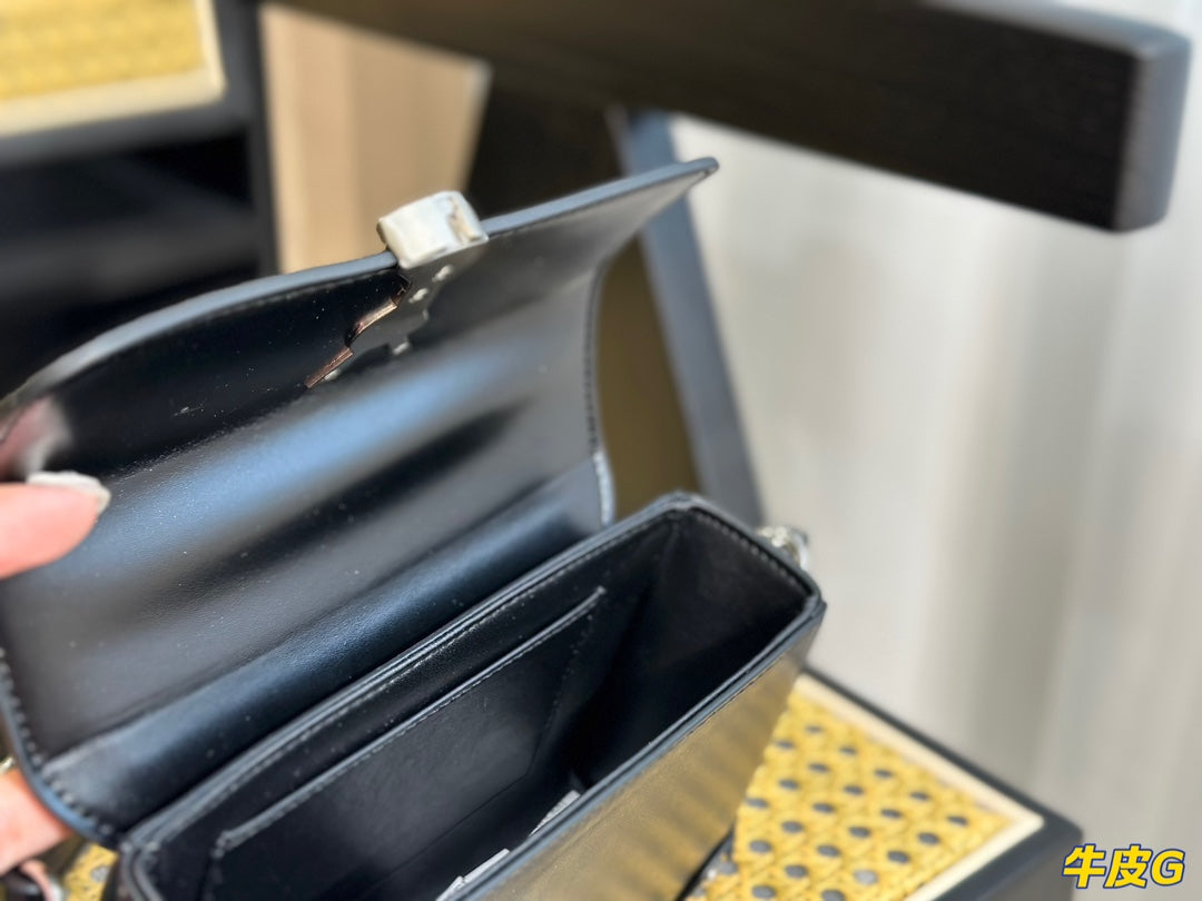 TO – New Luxury Bags SLY 2961:1High-quality replica