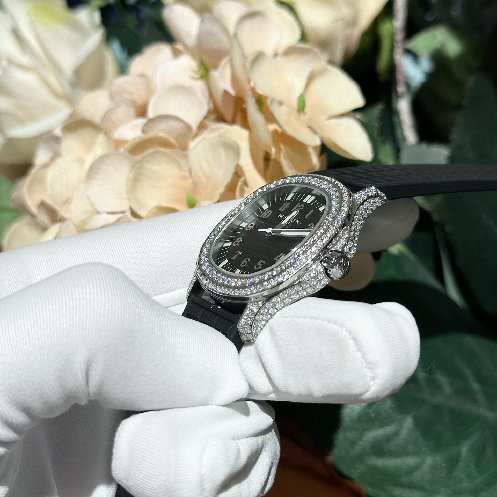 Patek Philippe Replica Watch Aquanaut 5069G Black Dial Custom Moissanite Diamonds 35.6mm - Top club