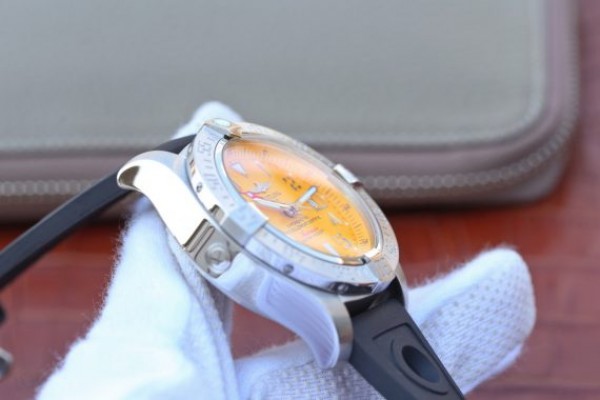Replica Breitling Avenger II Seawolf SS GF Yellow Dial Black Rubber Strap A2824 - Top club