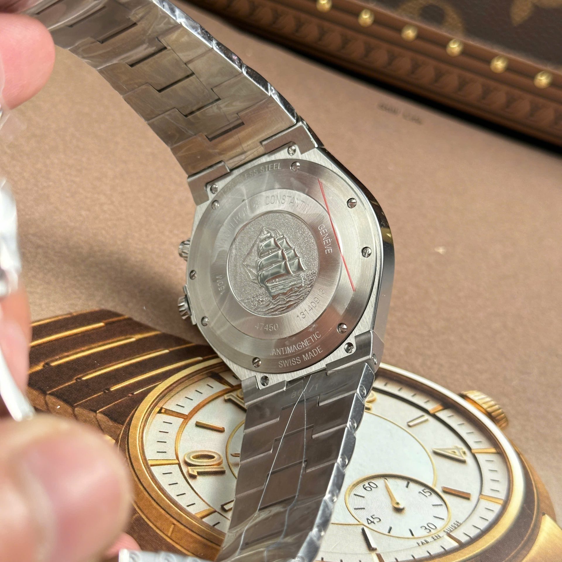 Vacheron Constantin Luxury Imitation Watches Overseas Dual Time 47450 White Dial Metal Wire 9F Factory 42mm - Top club