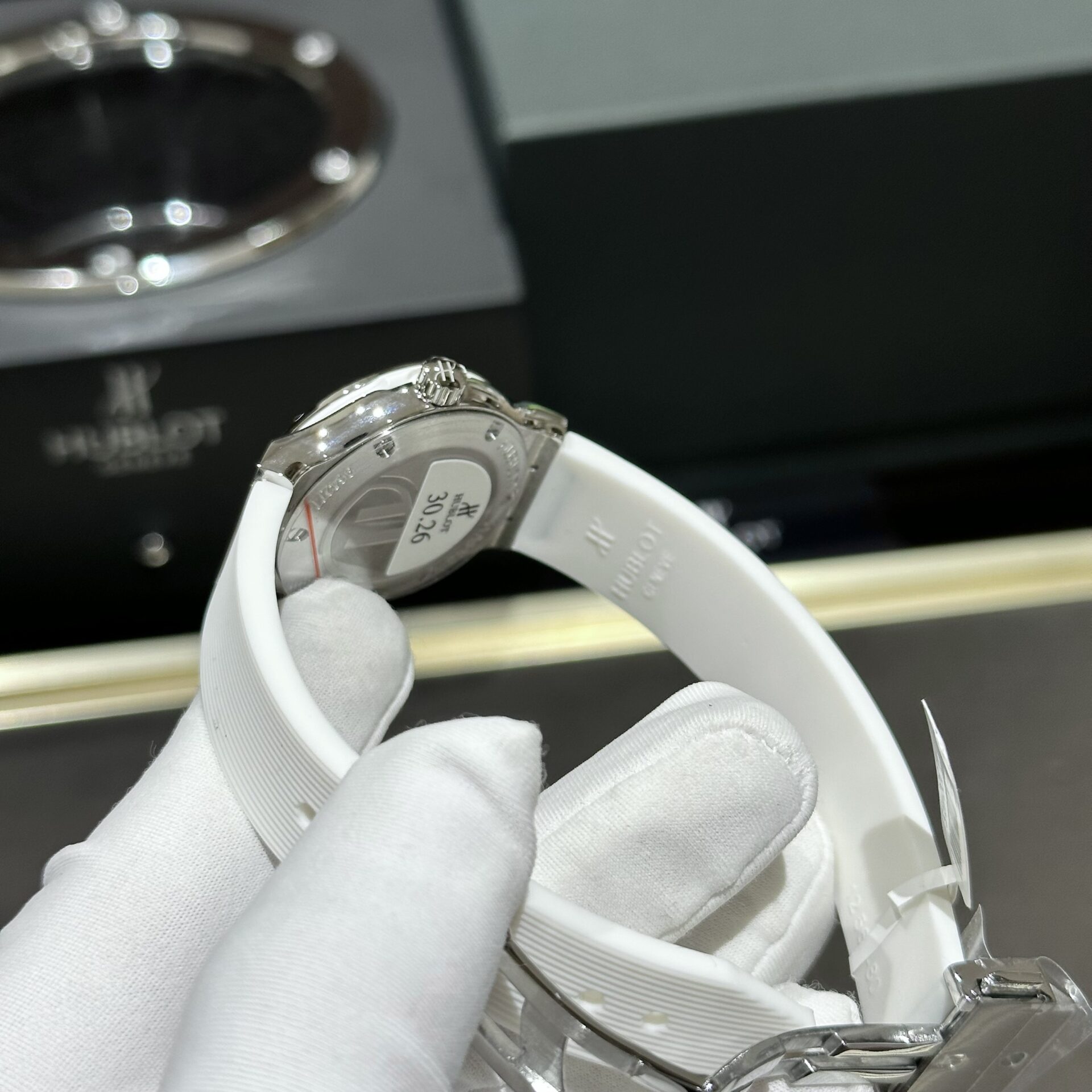 Hublot Classic Fusion Replica Women s Watch White Moissanite Diamond HBF 33mm - Top club