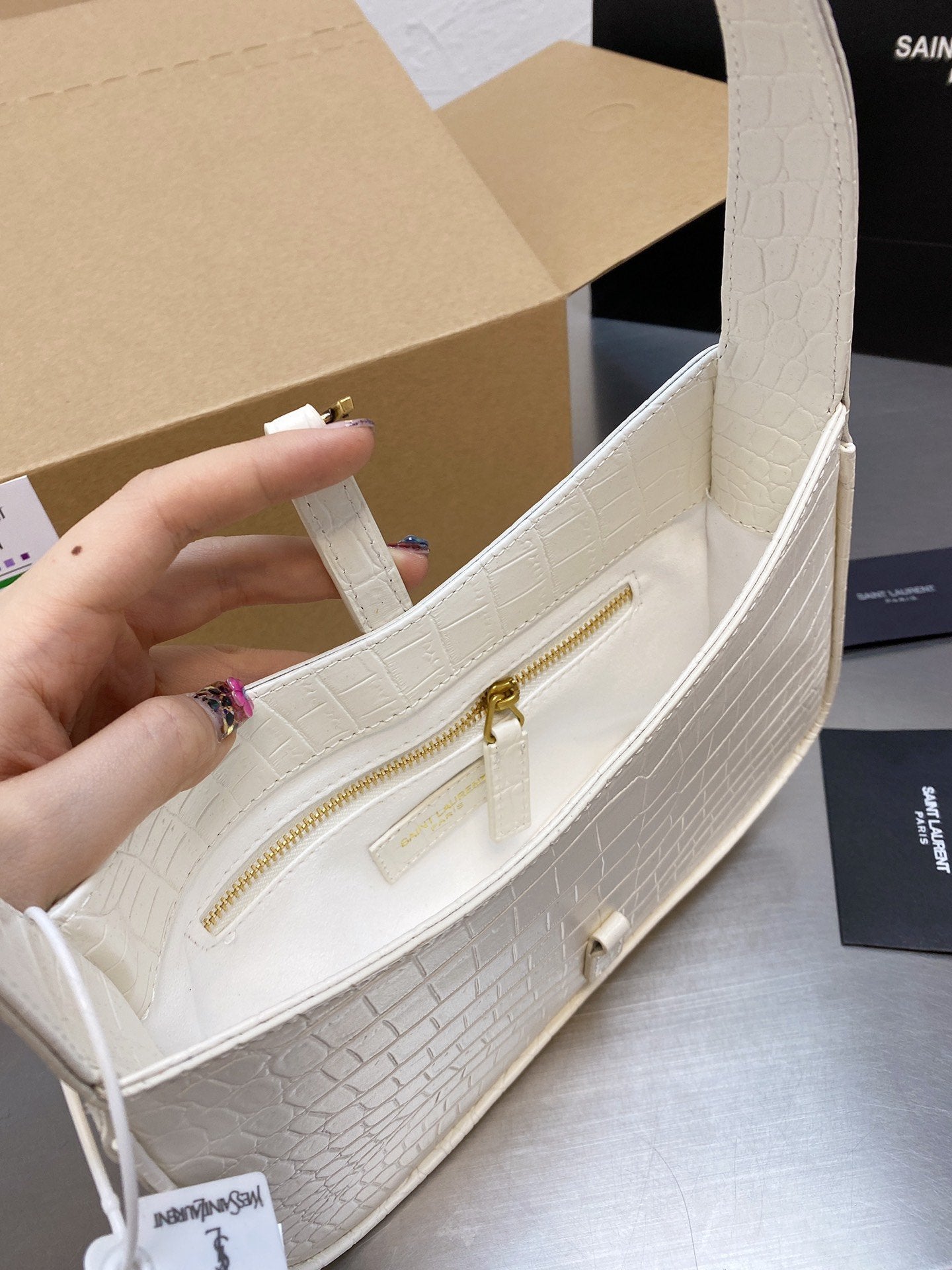 TO – Luxury Edition Bags SLY 2041:1High-quality replica