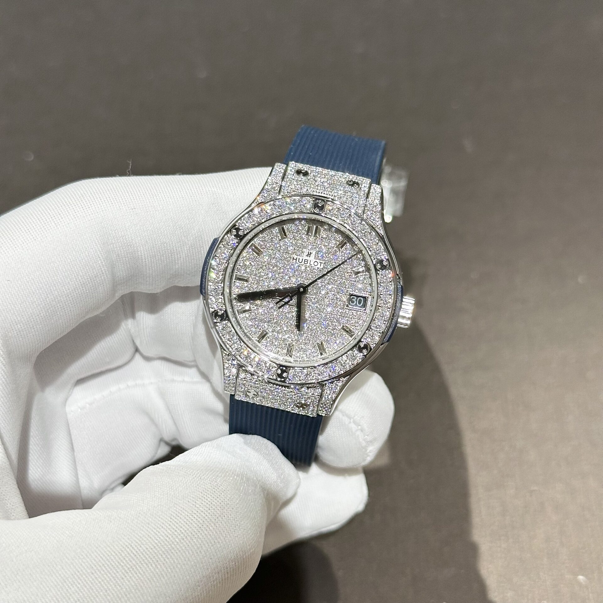 Hublot Classic Fusion Replica Watch Blue Rubber Strap Moissanite Diamond 33mm - Top club