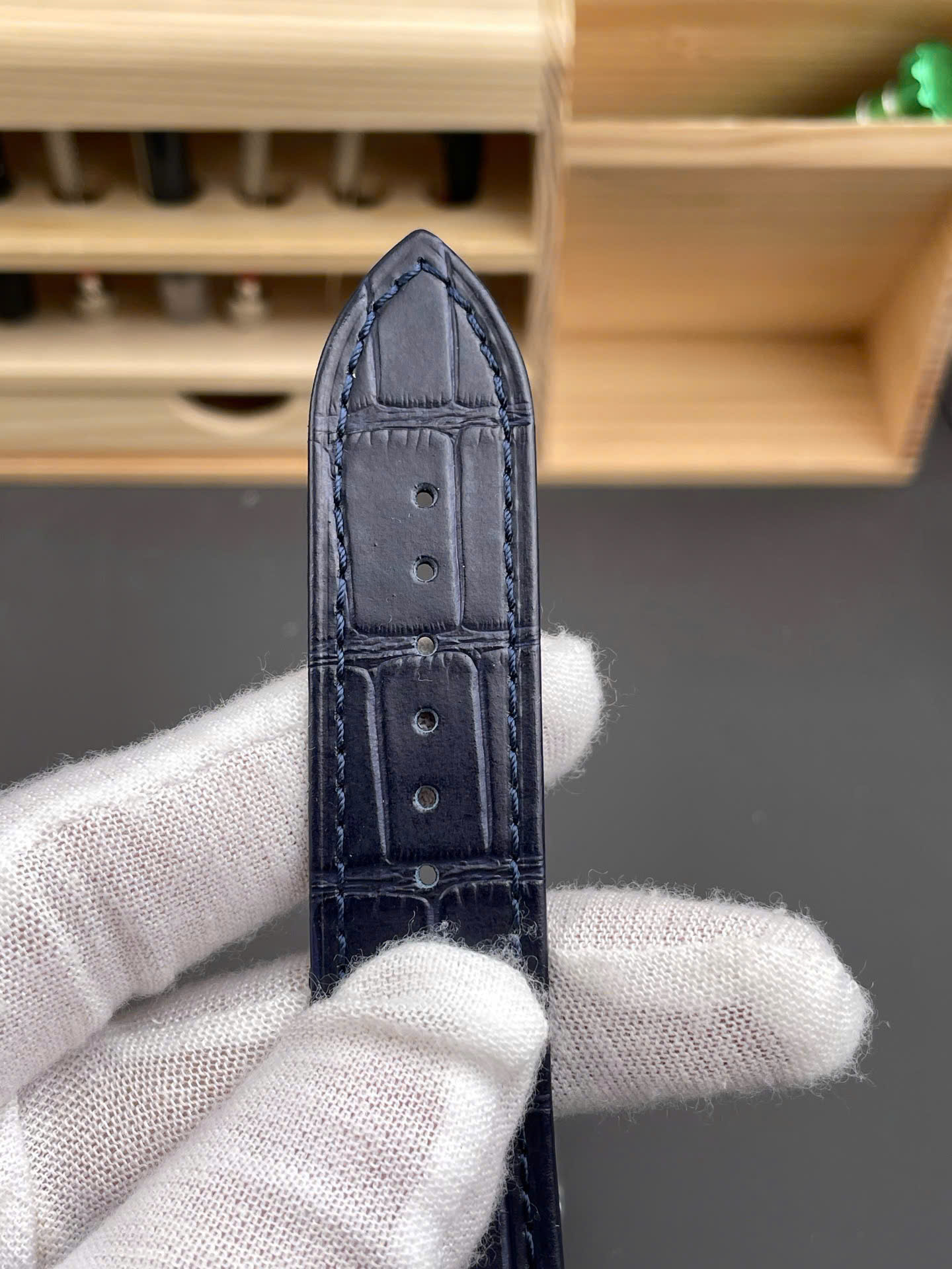 Vacheron Constantin Luxury Replica Watches Overseas 47040 Blue Dial MKS Factory 42mm - Top club