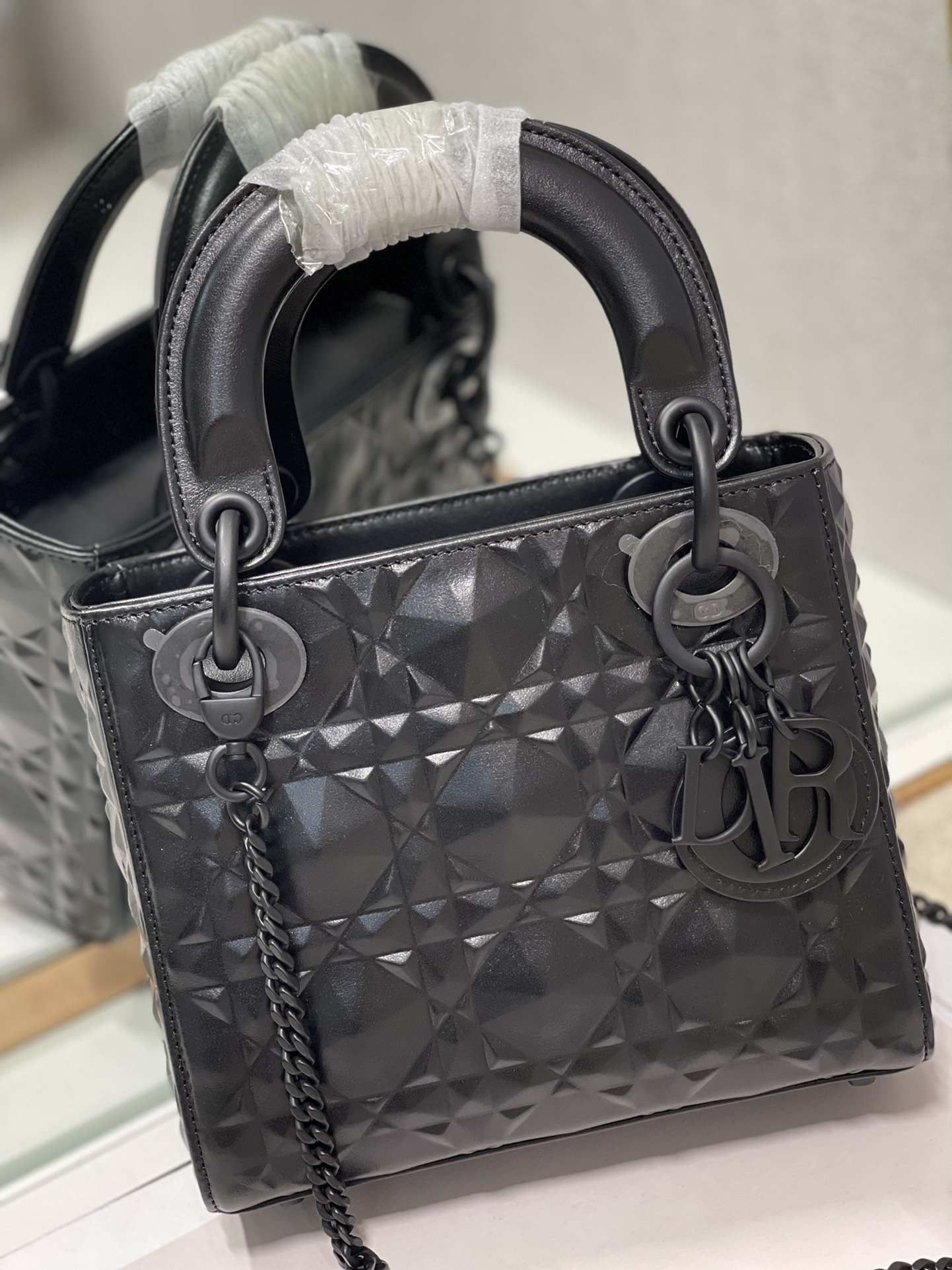 Christian Dior Mini Lady Dior Bag Cannage with Beaded Motif, Black, For Women Women’s Handbags, Crossbody Bags, 17cm CD M0505SNEA_M9001:1High-quality replica