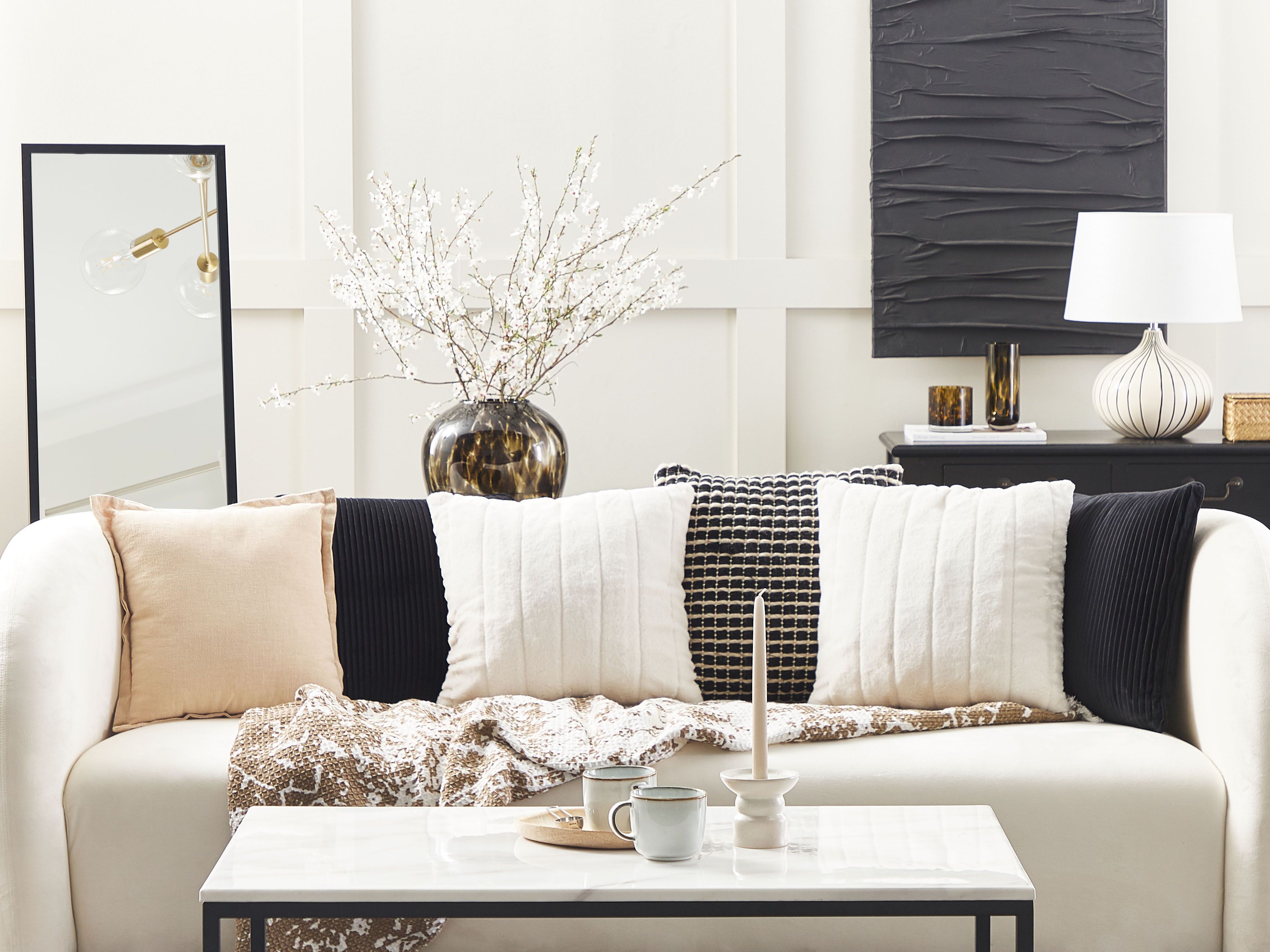 Set of 2 Decorative Cushions PUMILA Faux Fur 45 x 45 cm White Solid