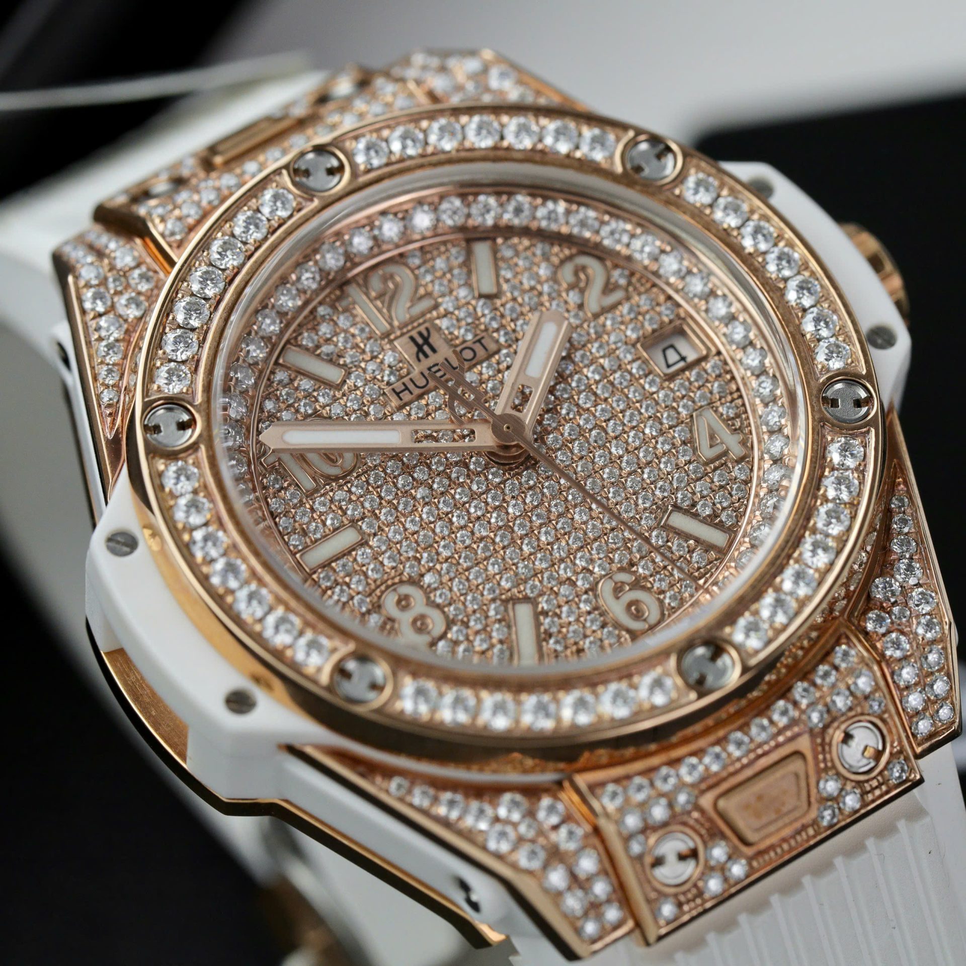 Hublot Big Bang One Click King Gold Custom Moissanite Diamonds Hong Kong 39mm - Top club