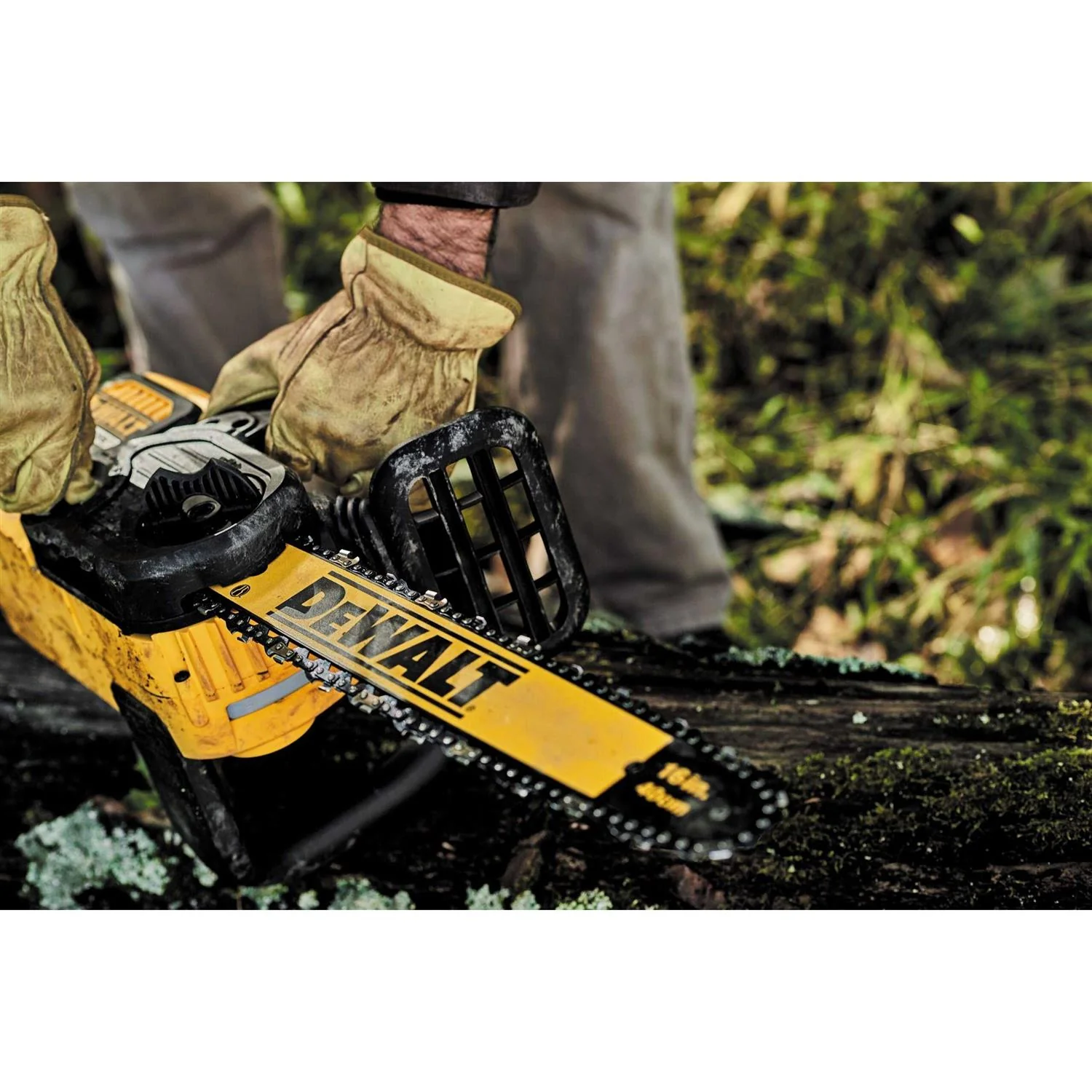 Dewalt FLEXVOLT 60V MAX Brushless Chainsaw Kit With 16 in Oregon Bar And Chain - DCCS670X1 - Image 2 Dewalt FLEXVOLT 60V MAX Brushless Chainsaw Kit With 16 in Oregon Bar And Chain - DCCS670X1 - Image 2