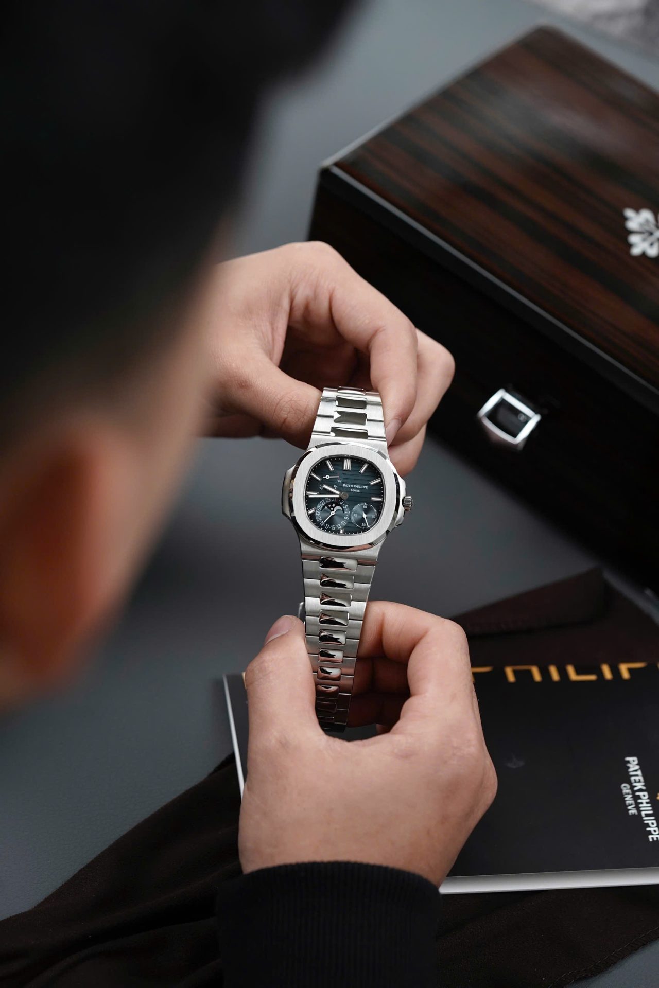 Patek Philippe Best Replica Watches Nautilus 5712 Custom Authentic Details 40mm - Top club