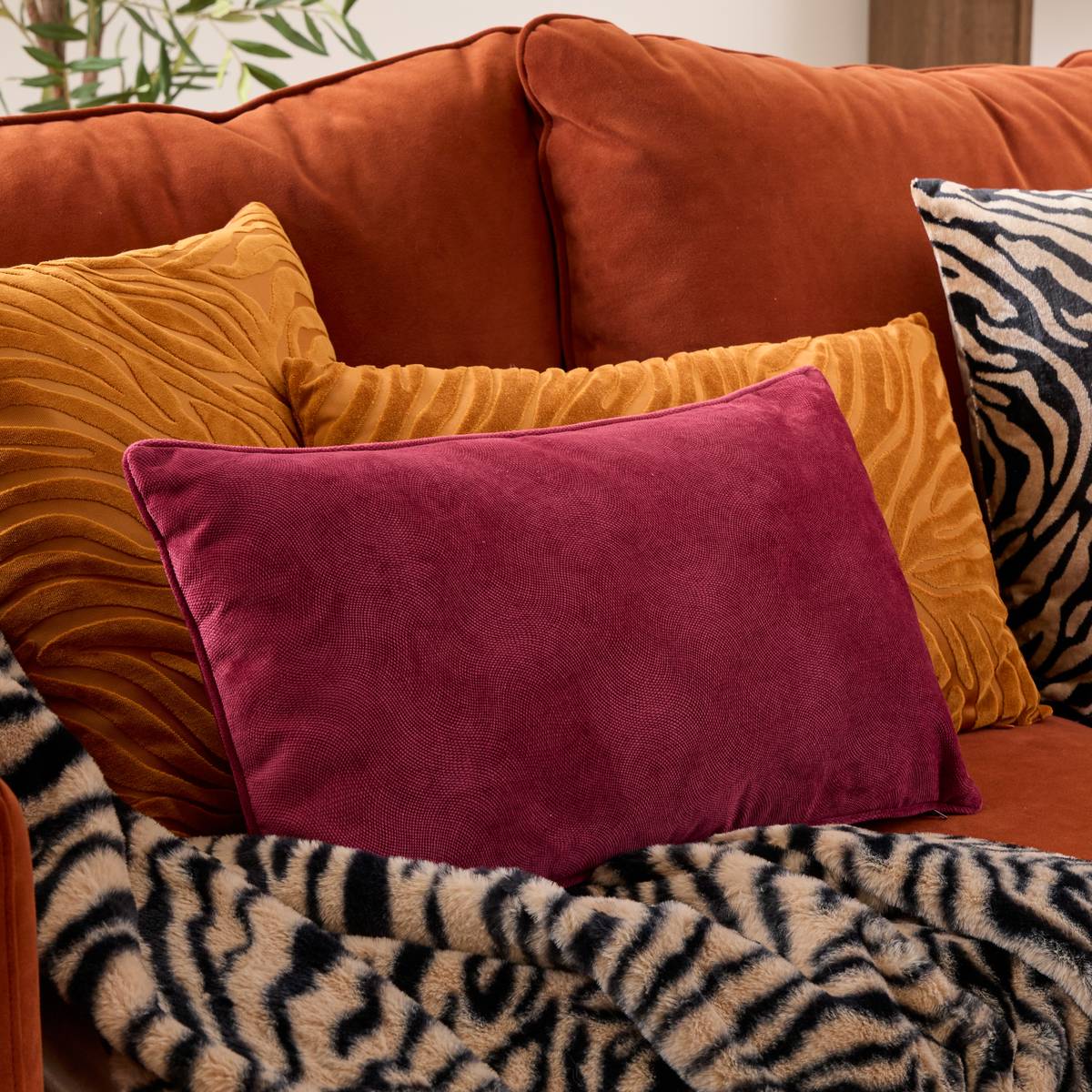 Cushion "Lilou Garnet Red, 50x30 cm