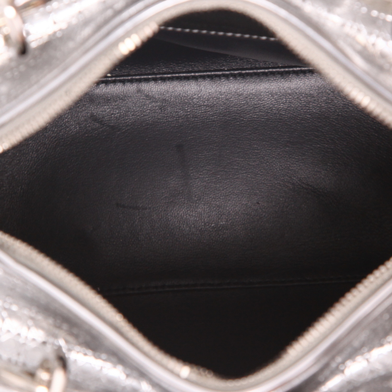 Dior Lady Dior handbag in silver patent leather1:1High-quality replica