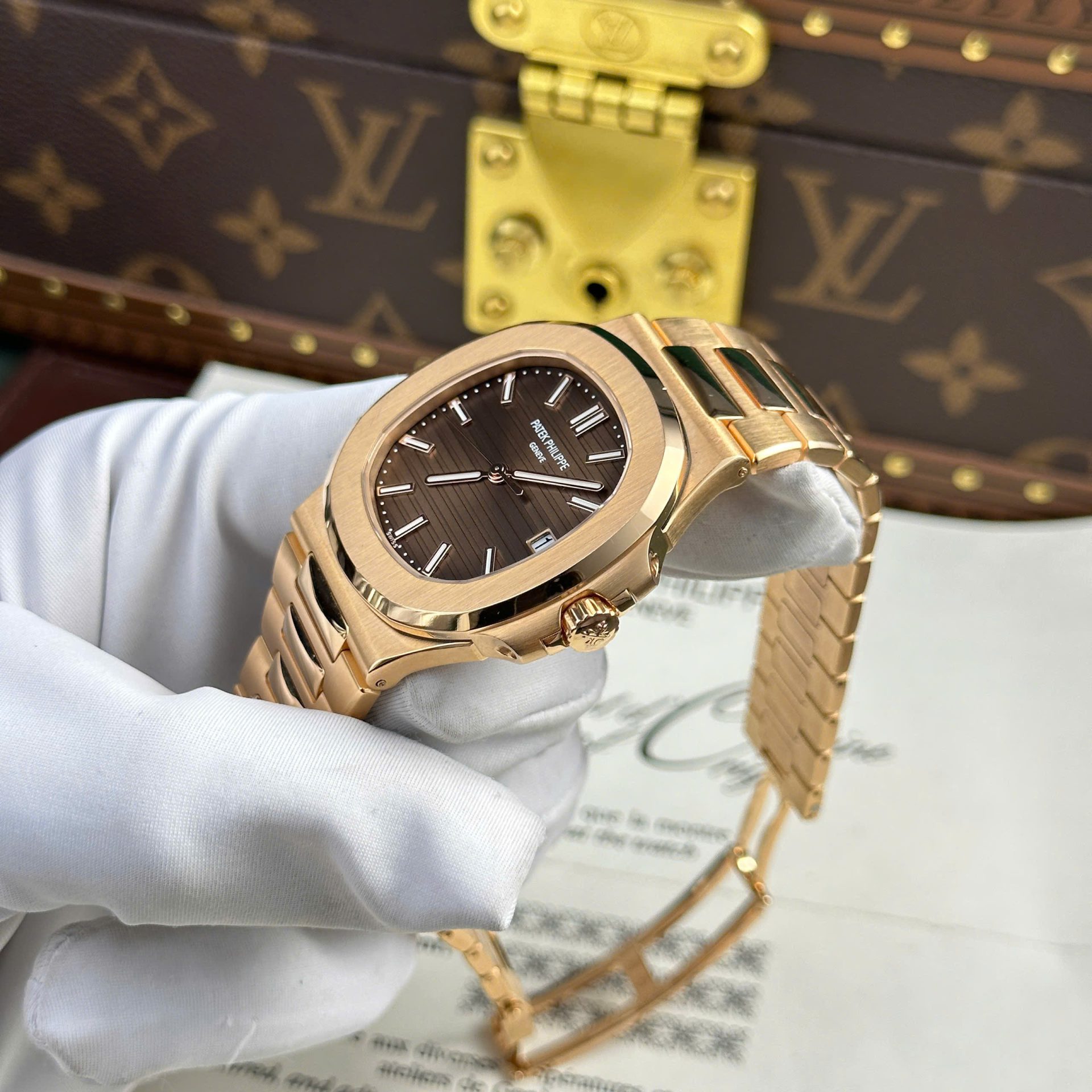 Patek Philippe Nautilus 5711 Refined Max Option 18K Gold Wrapped Chocolate Dial 40mm - Top club