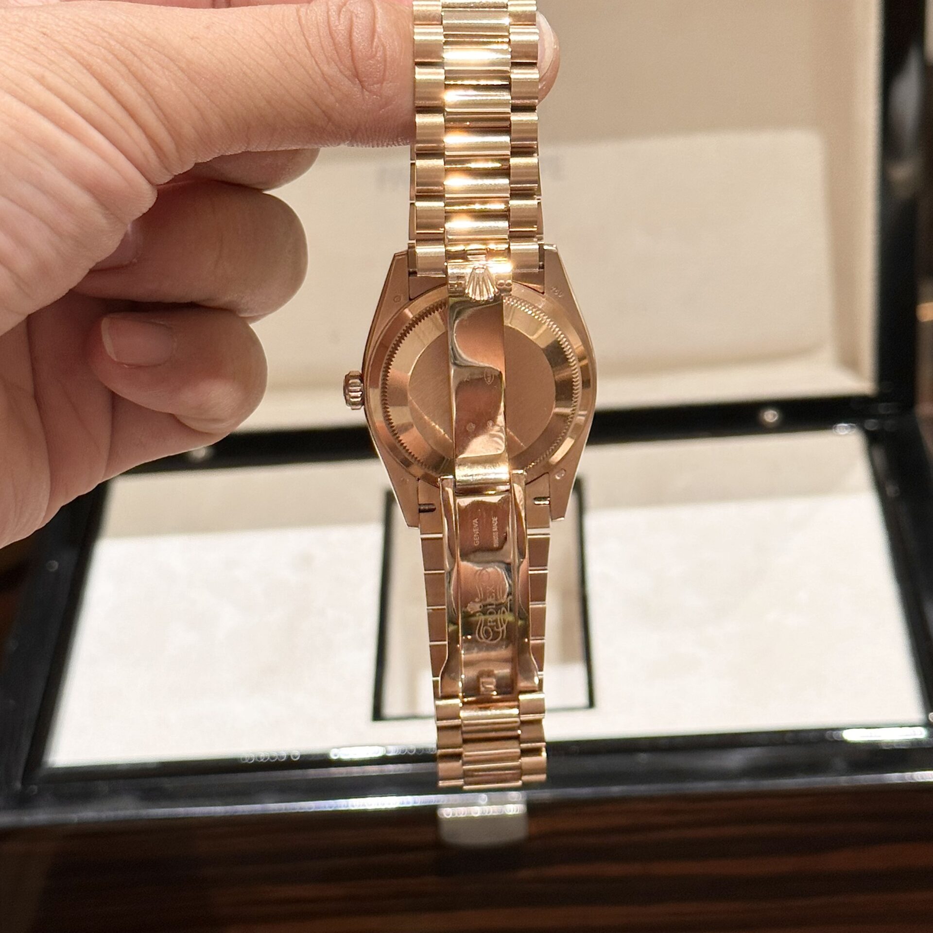 Rolex Day-Date Mother of Pearl Replica Watch Rose Gold EW Factory 36mm - Top club