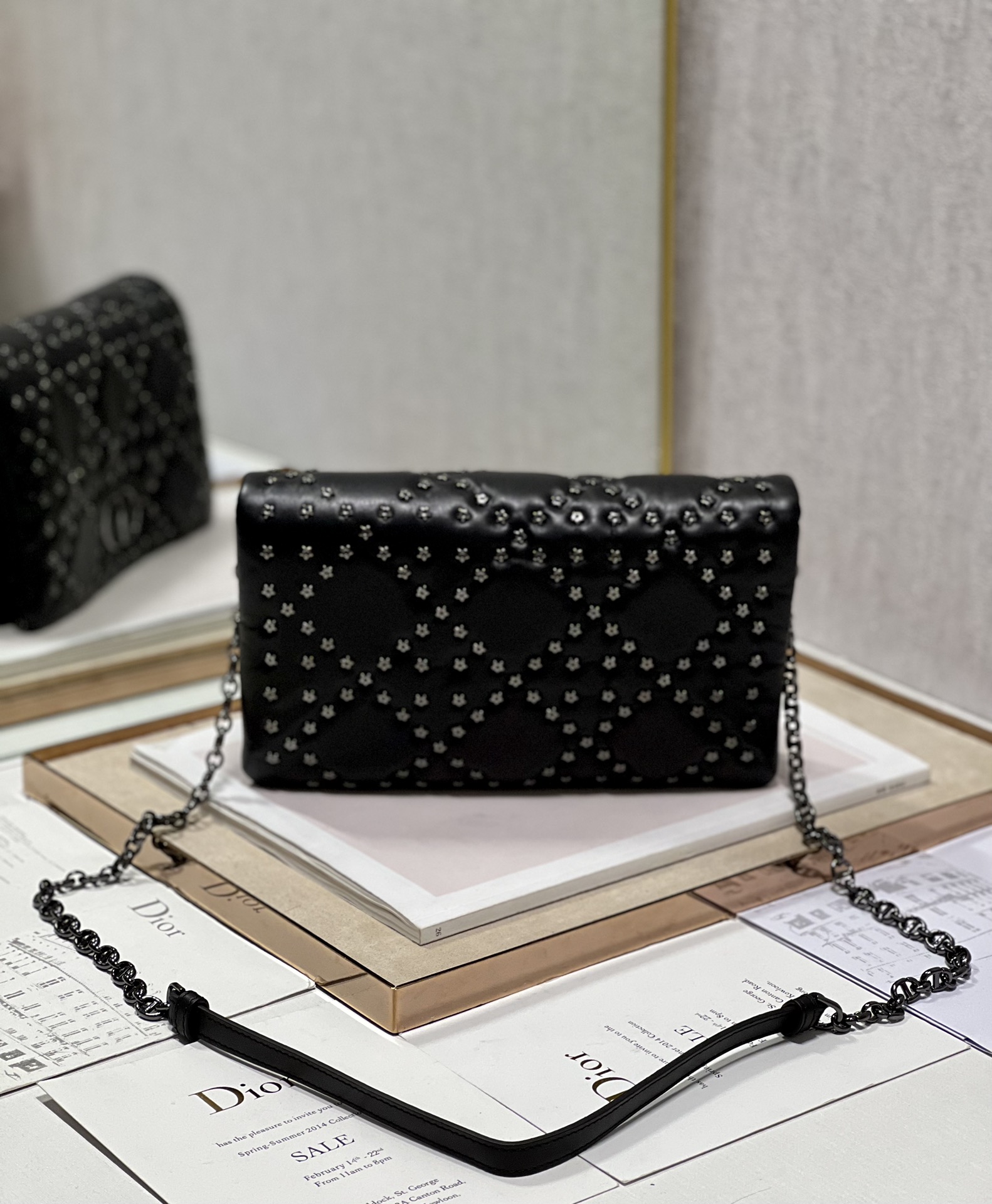 Caro Macrocannage Pouch Black/White For Women 7.5in/19.5cm S5135BNHH_M9001:1High-quality replica