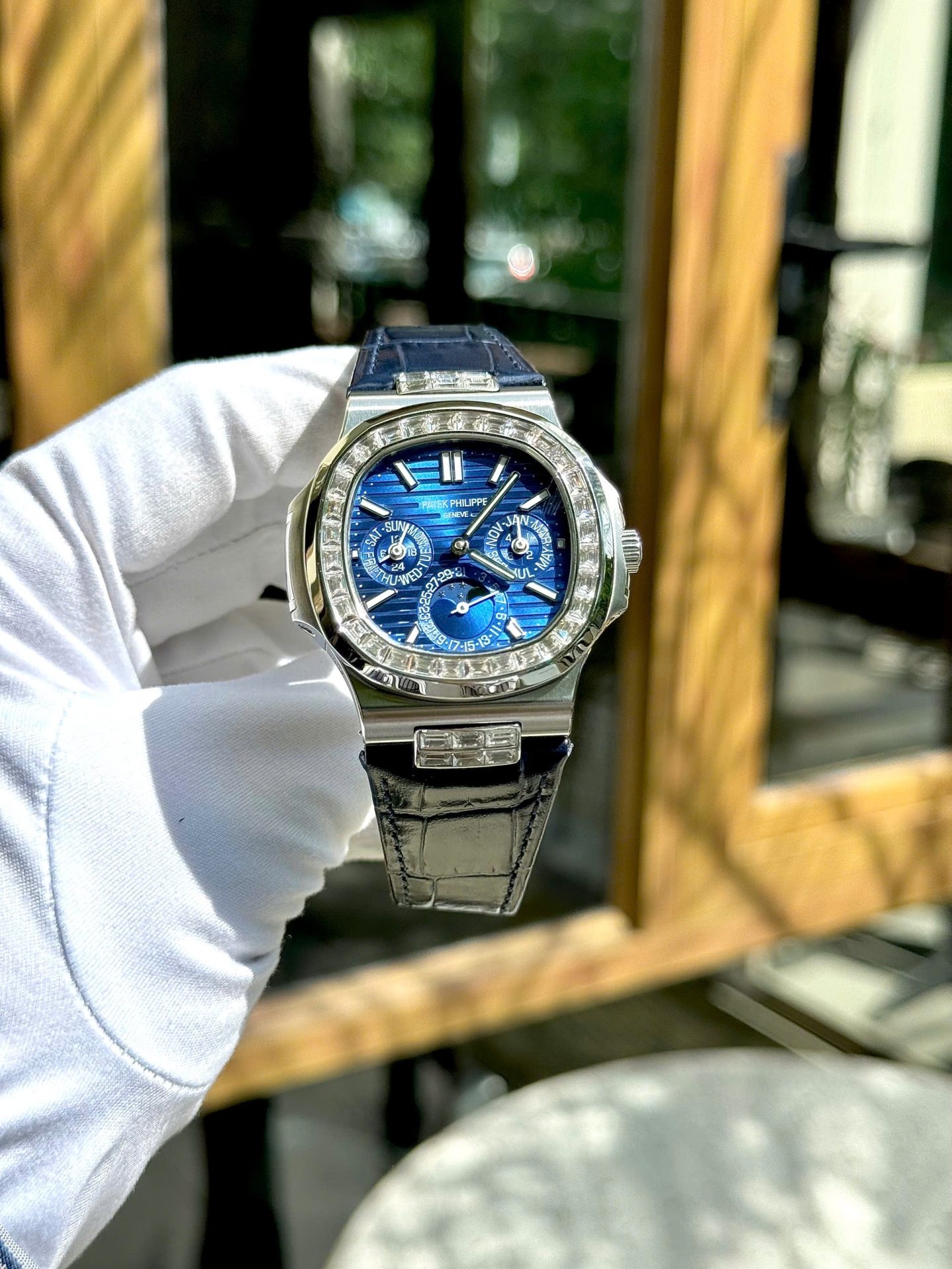 Patek Philippe High End Watch Replicas Nautilus 5740G Diamond   Blue Dial Best Quality 40mm - Top club